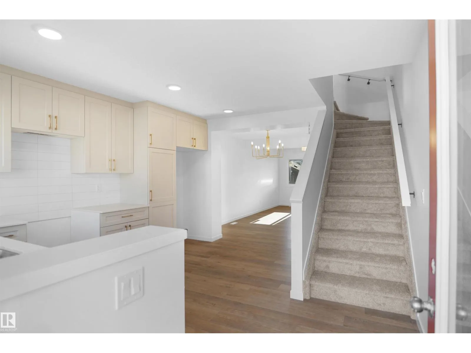 2107 210 ST NW