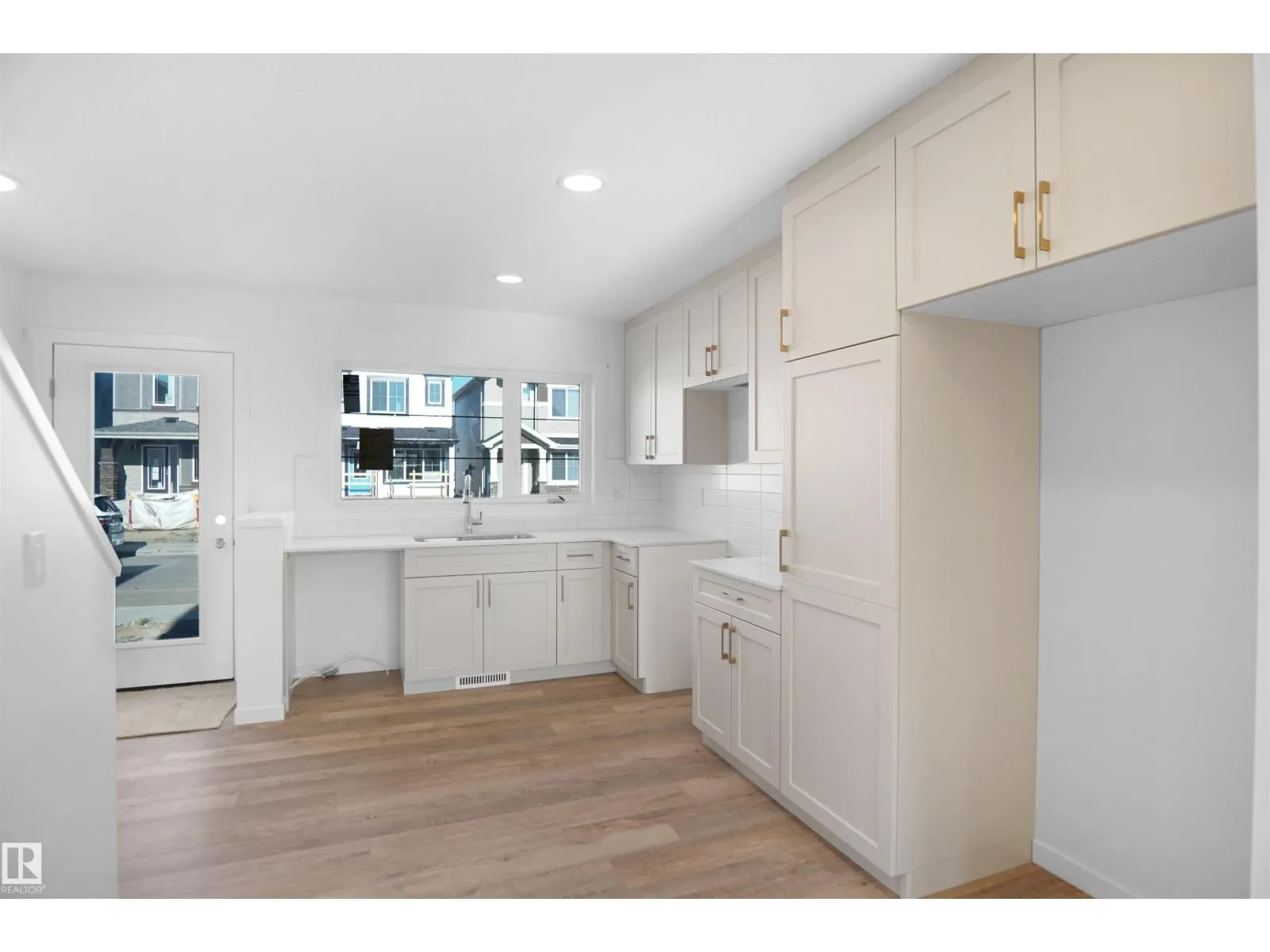 2107 210 ST NW