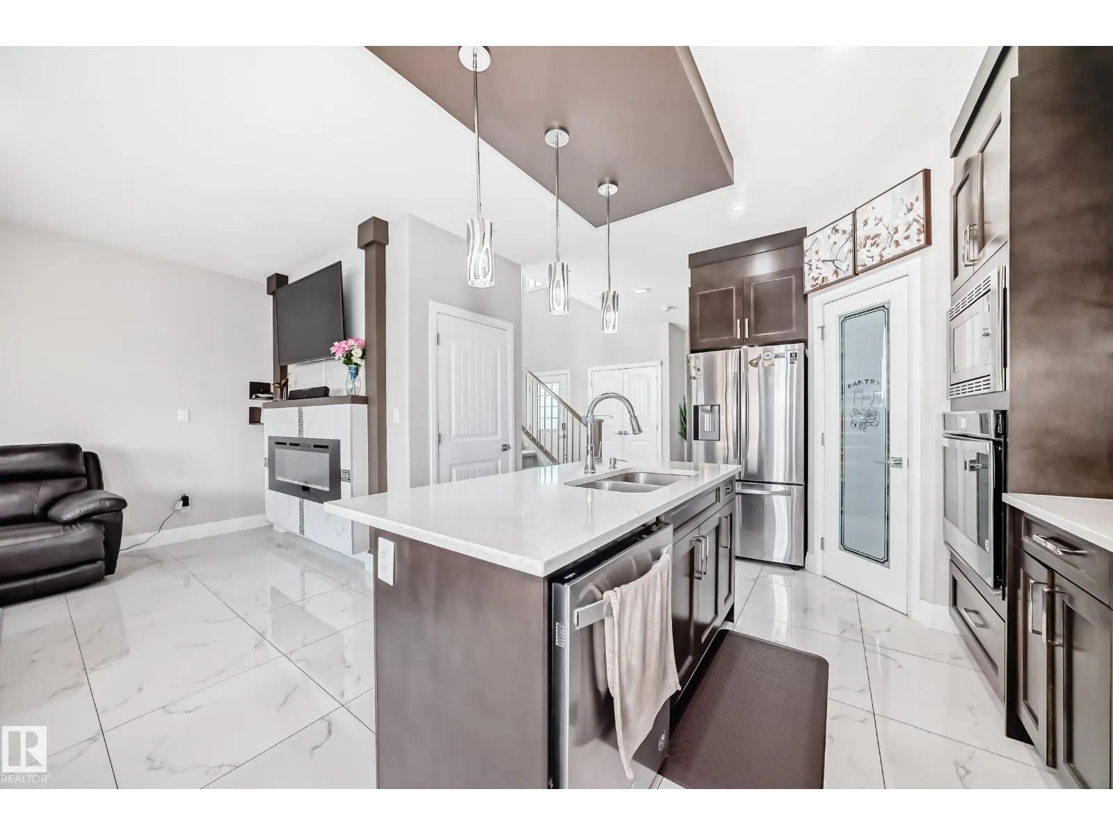 1207 24 ST NW