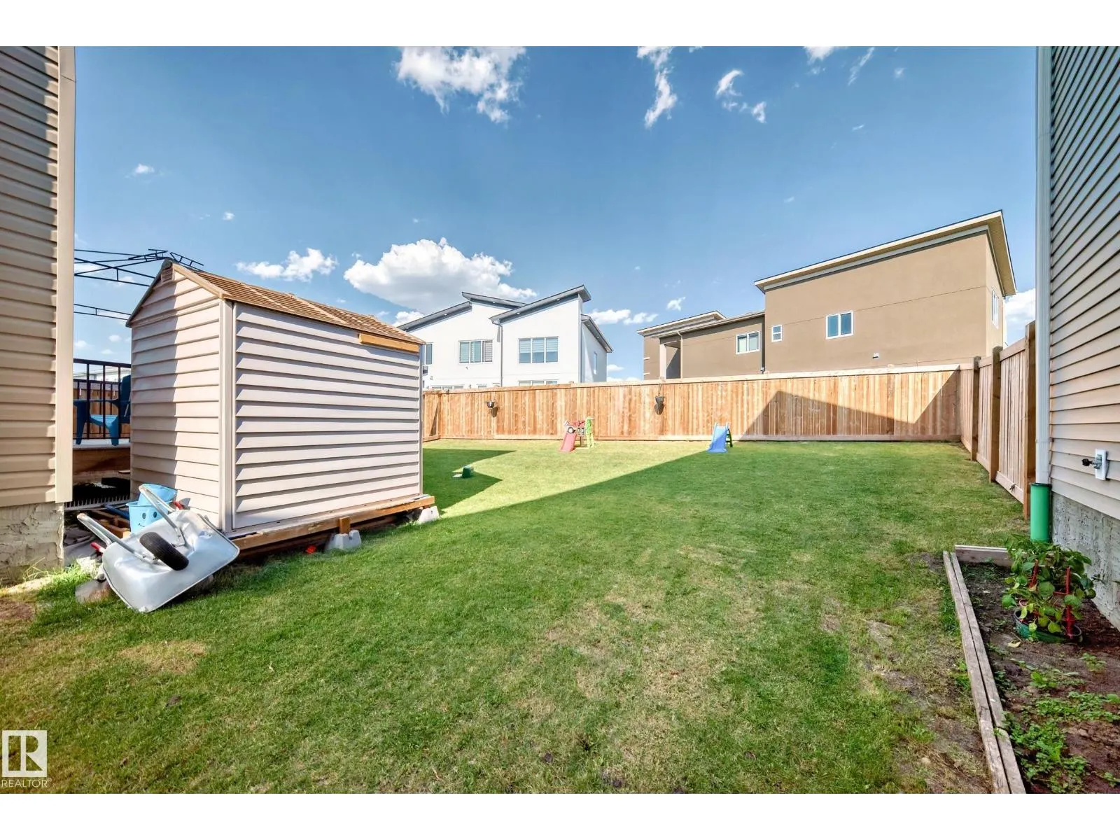 1207 24 ST NW