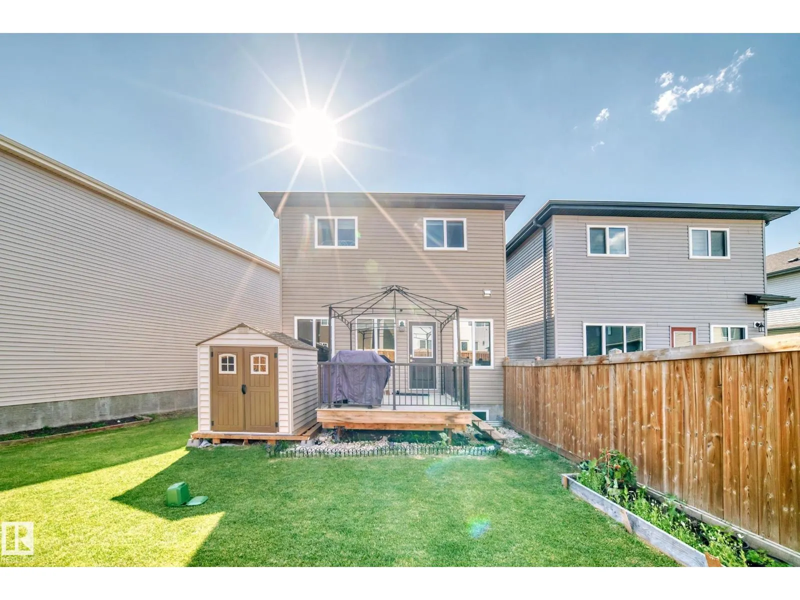 1207 24 ST NW