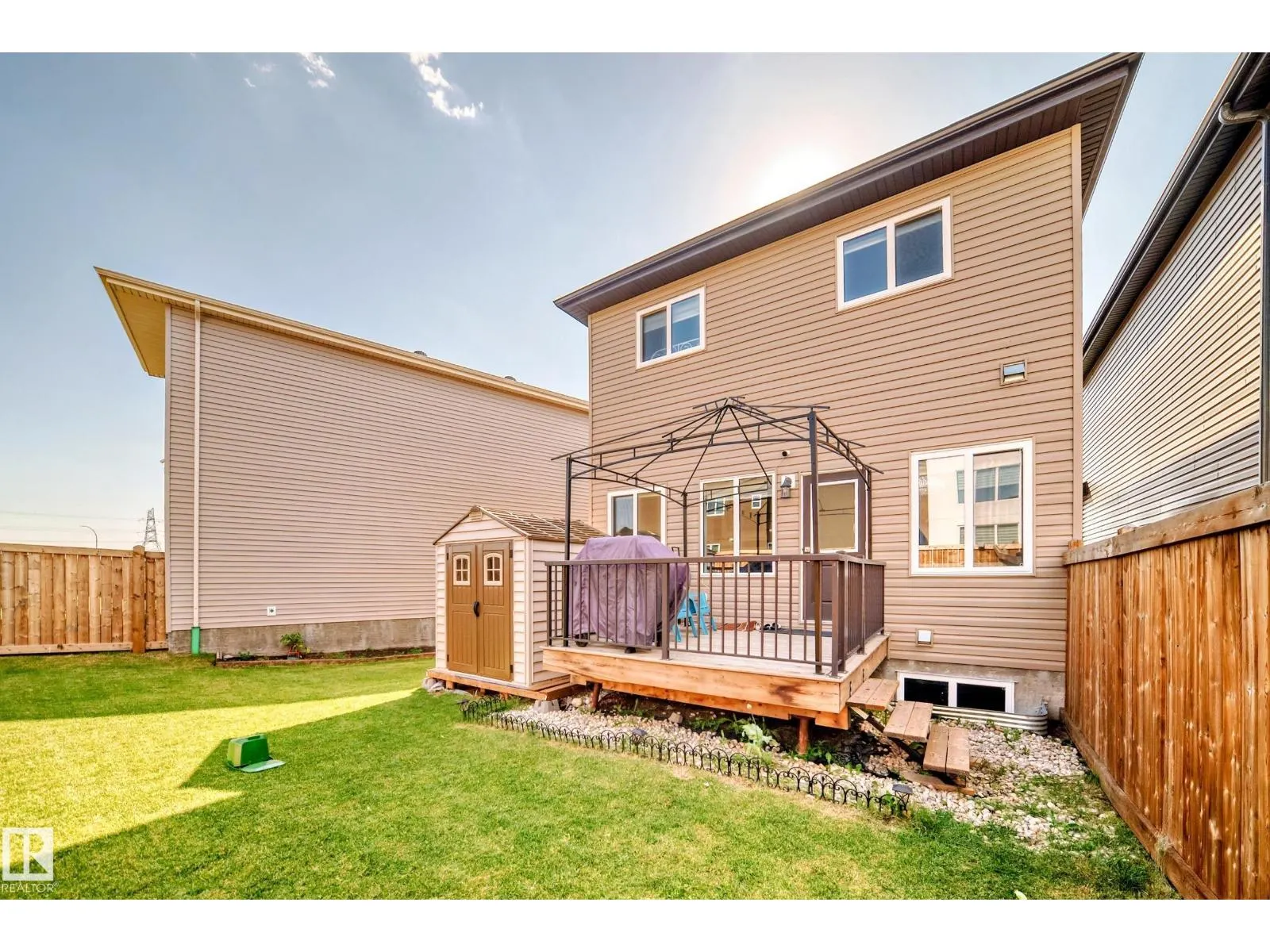 1207 24 ST NW