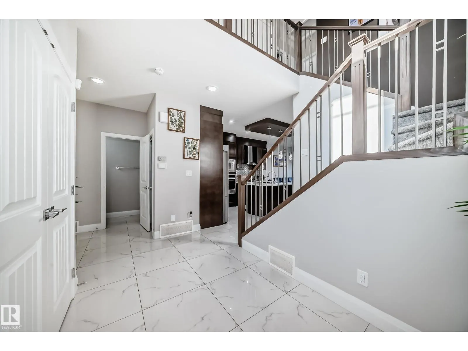 1207 24 ST NW