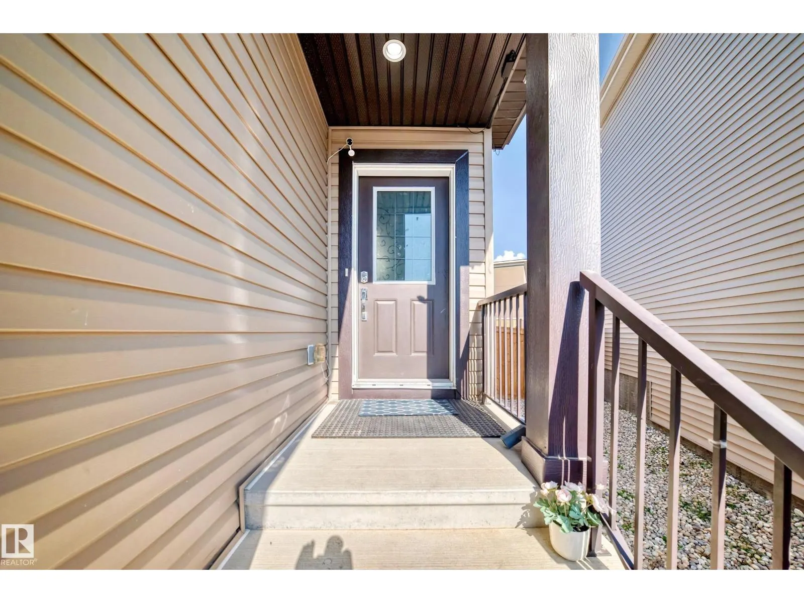 1207 24 ST NW