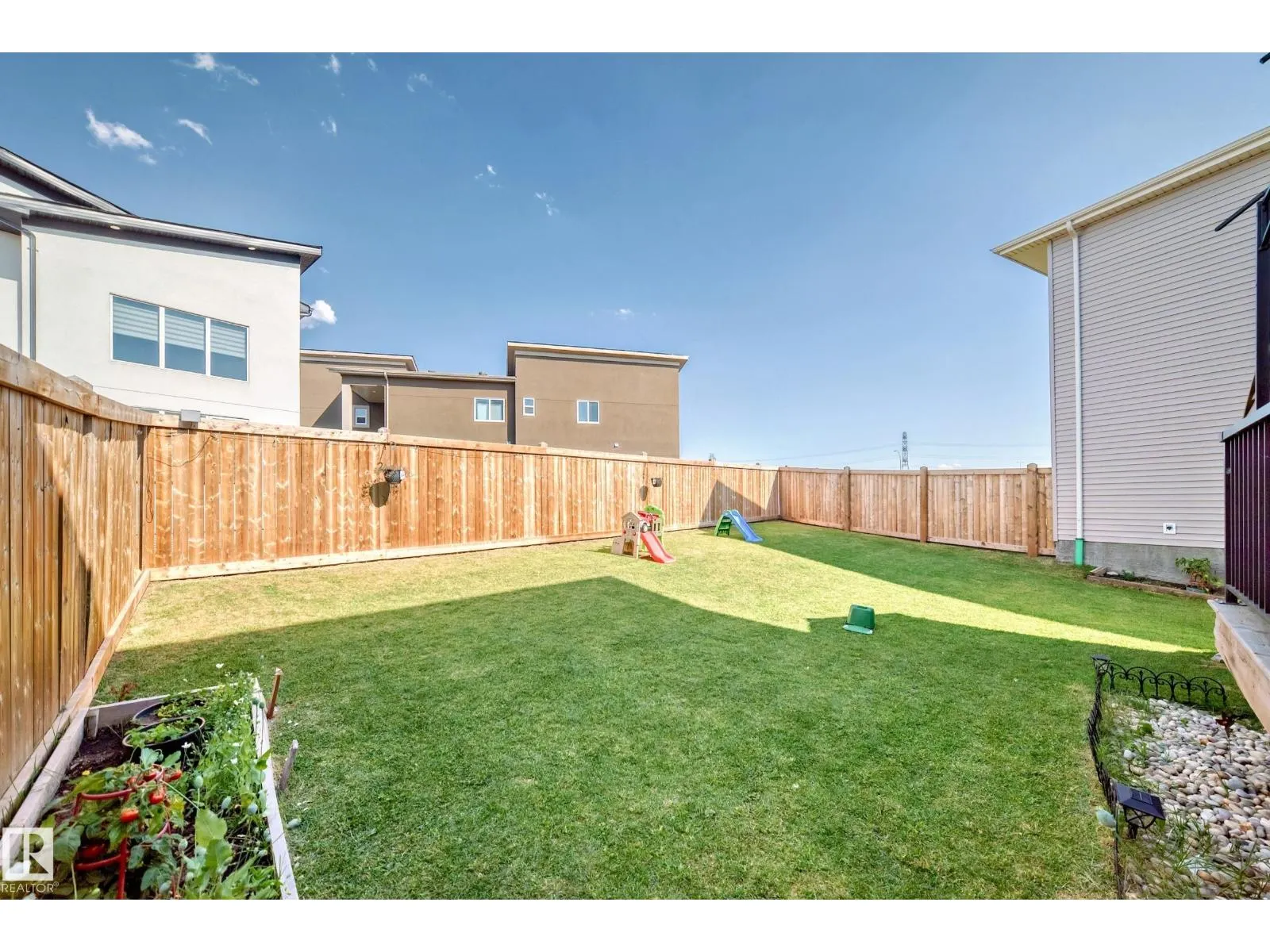 1207 24 ST NW