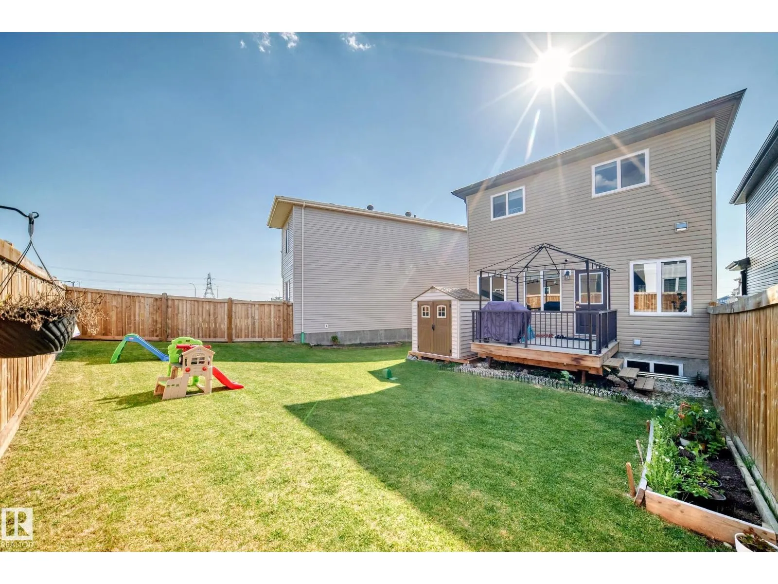1207 24 ST NW