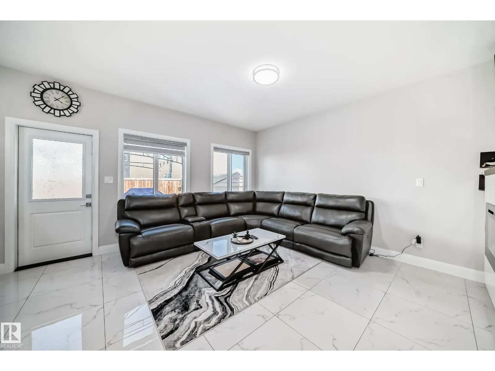 1207 24 ST NW