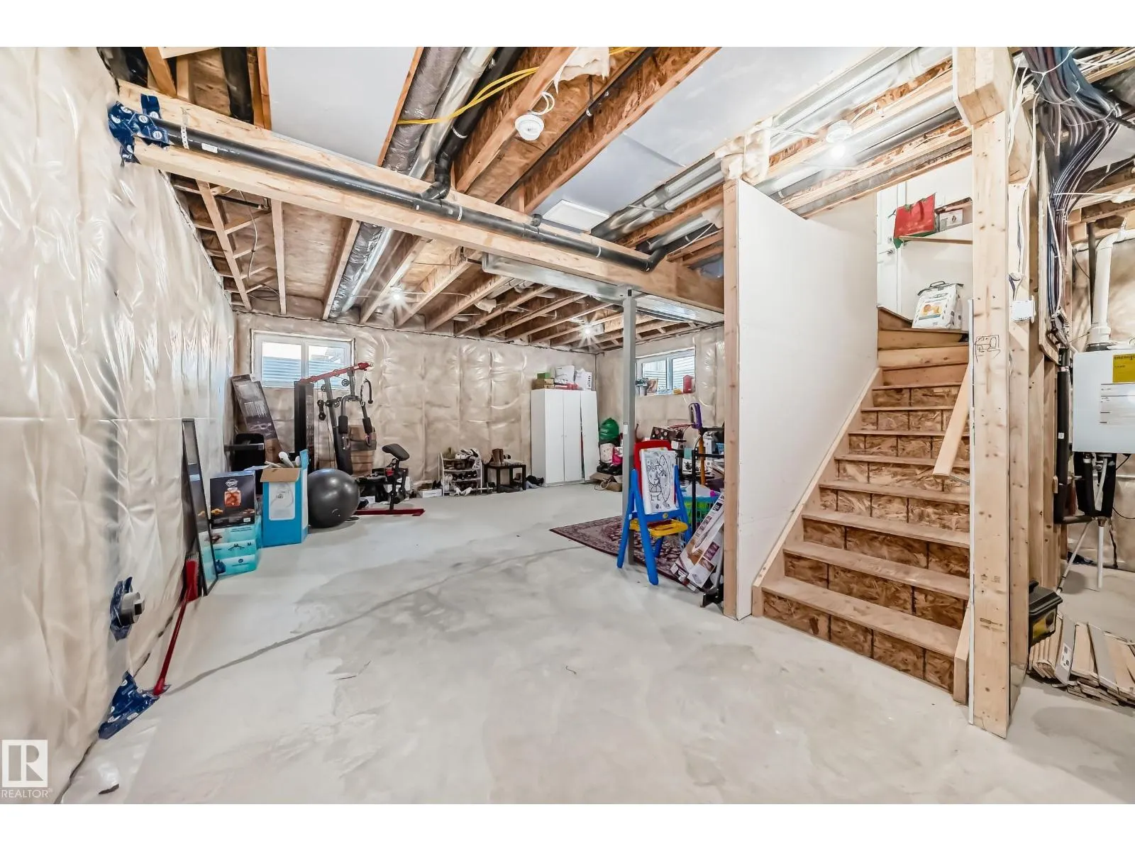 1207 24 ST NW