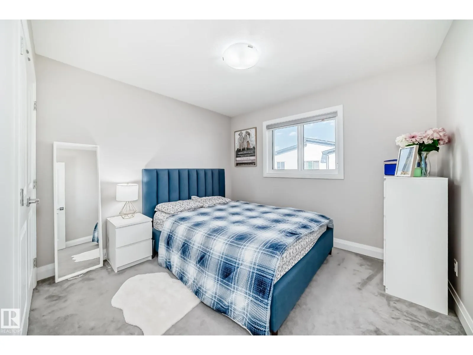 1207 24 ST NW