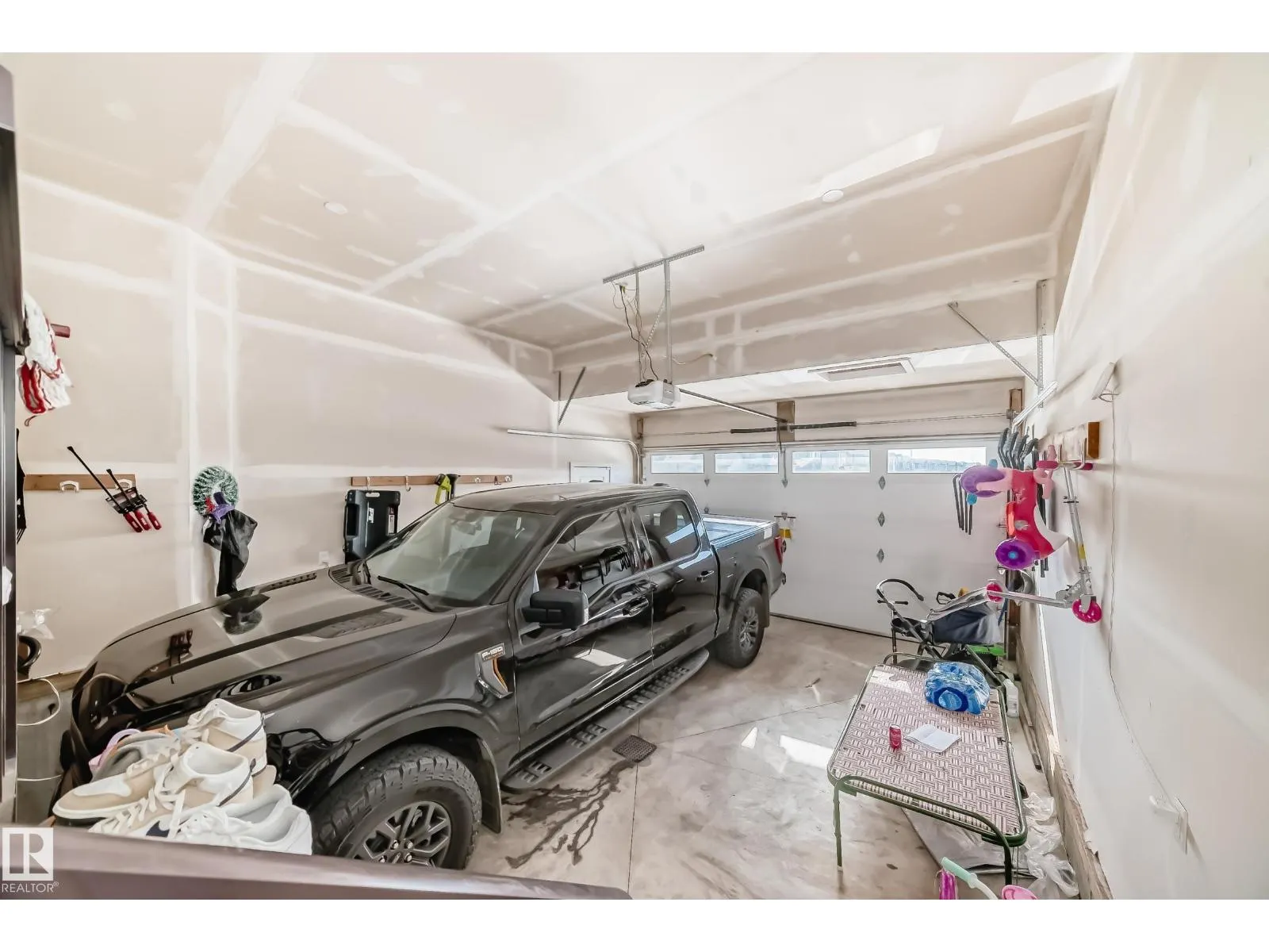 1207 24 ST NW