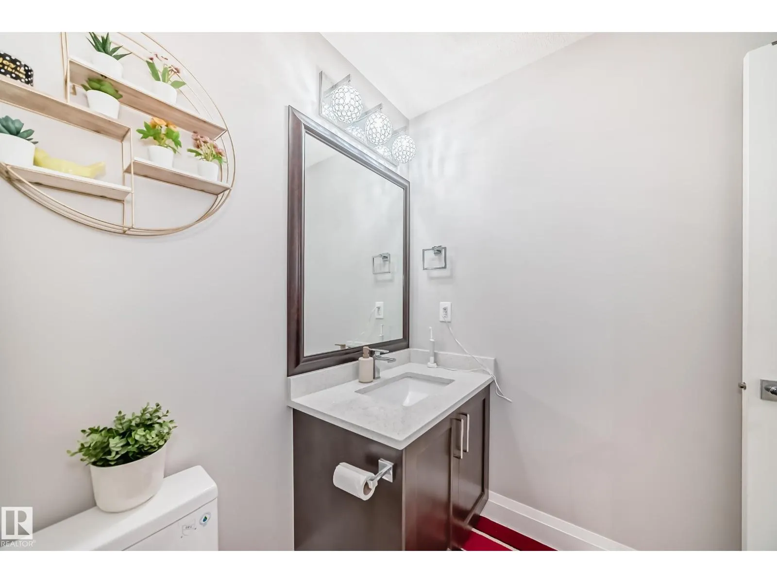 1207 24 ST NW