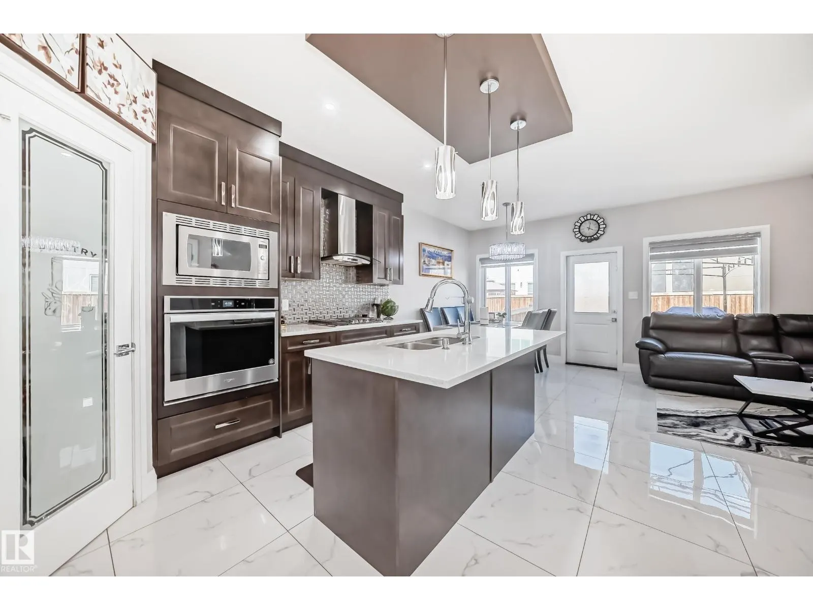 1207 24 ST NW