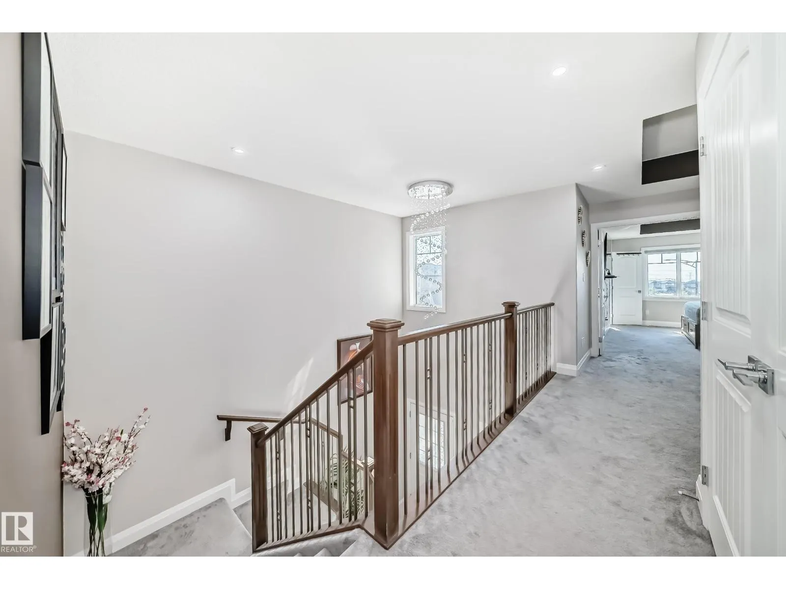 1207 24 ST NW