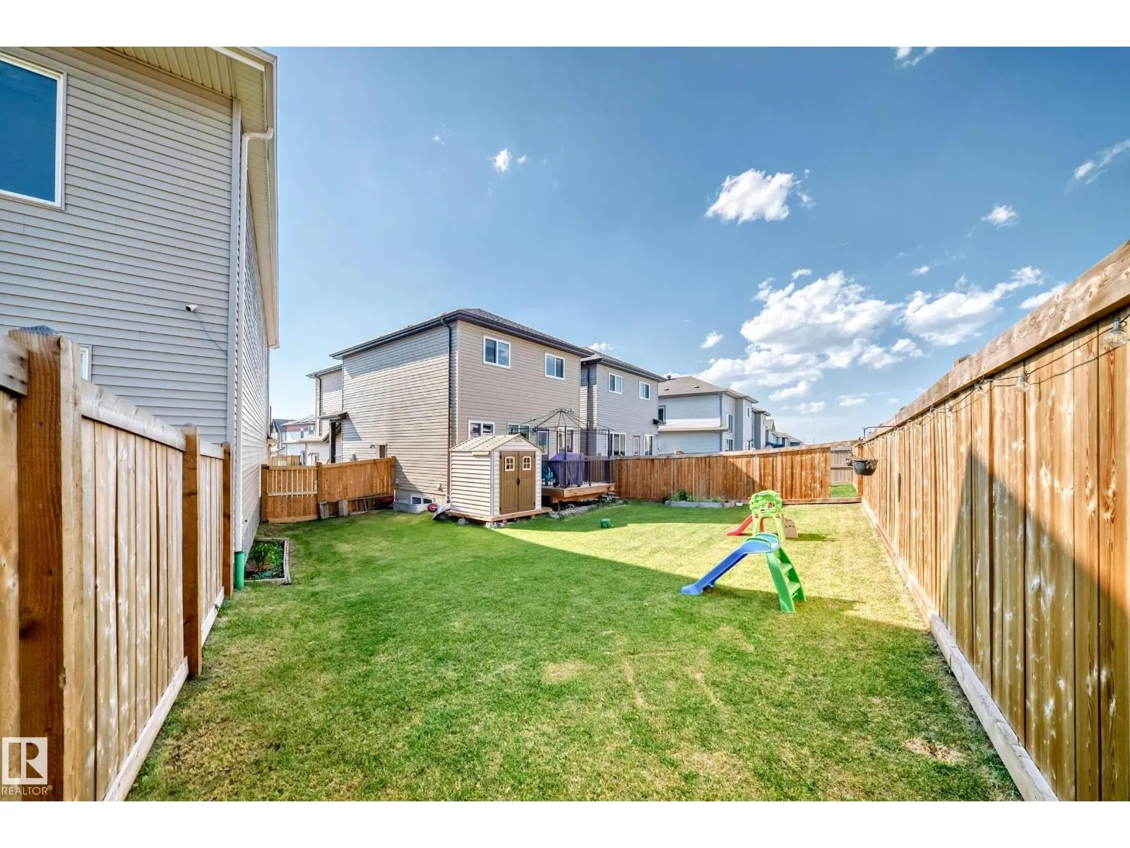1207 24 ST NW
