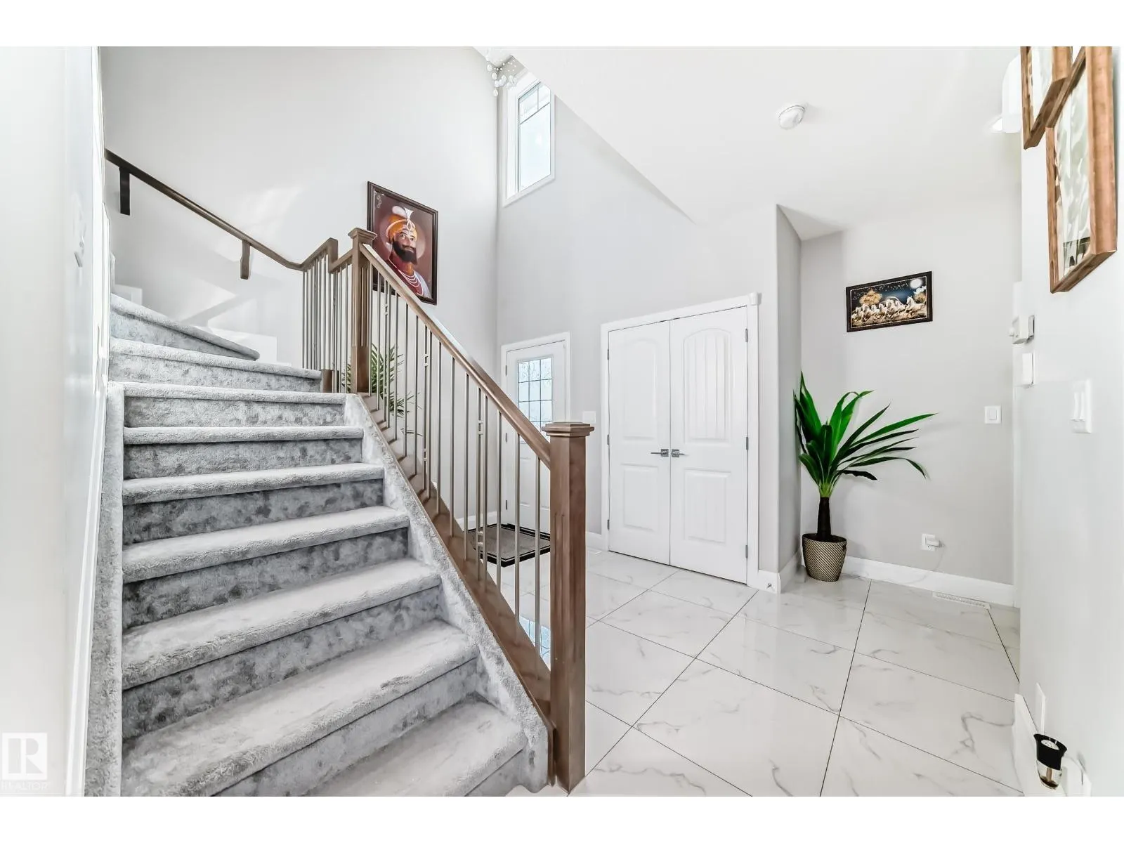1207 24 ST NW