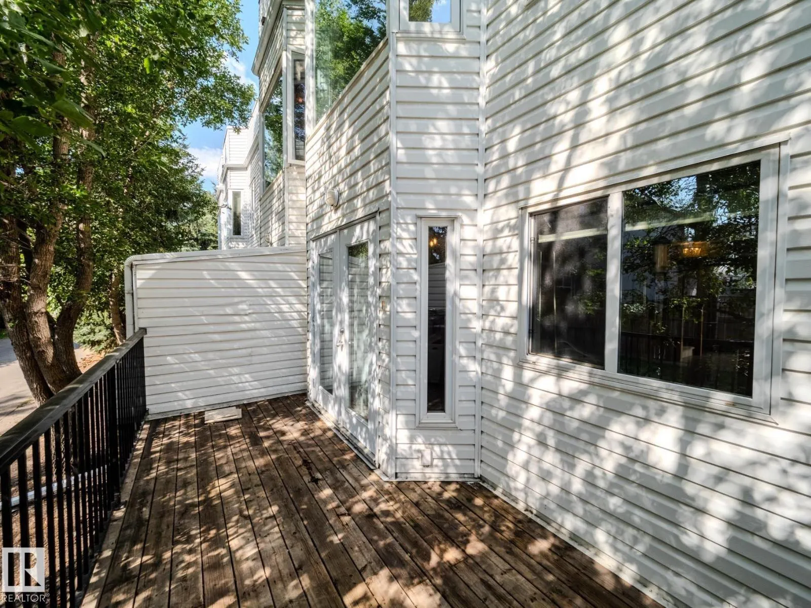 9767 93 ST NW