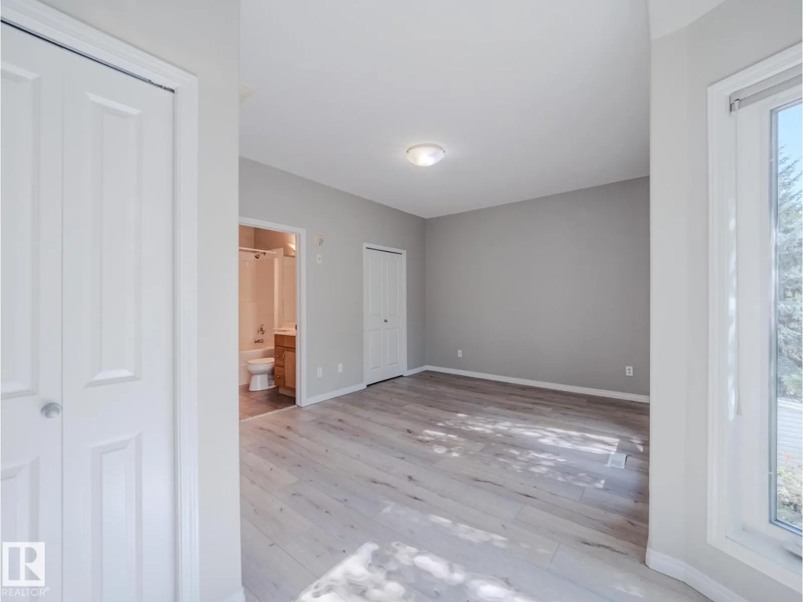 9767 93 ST NW