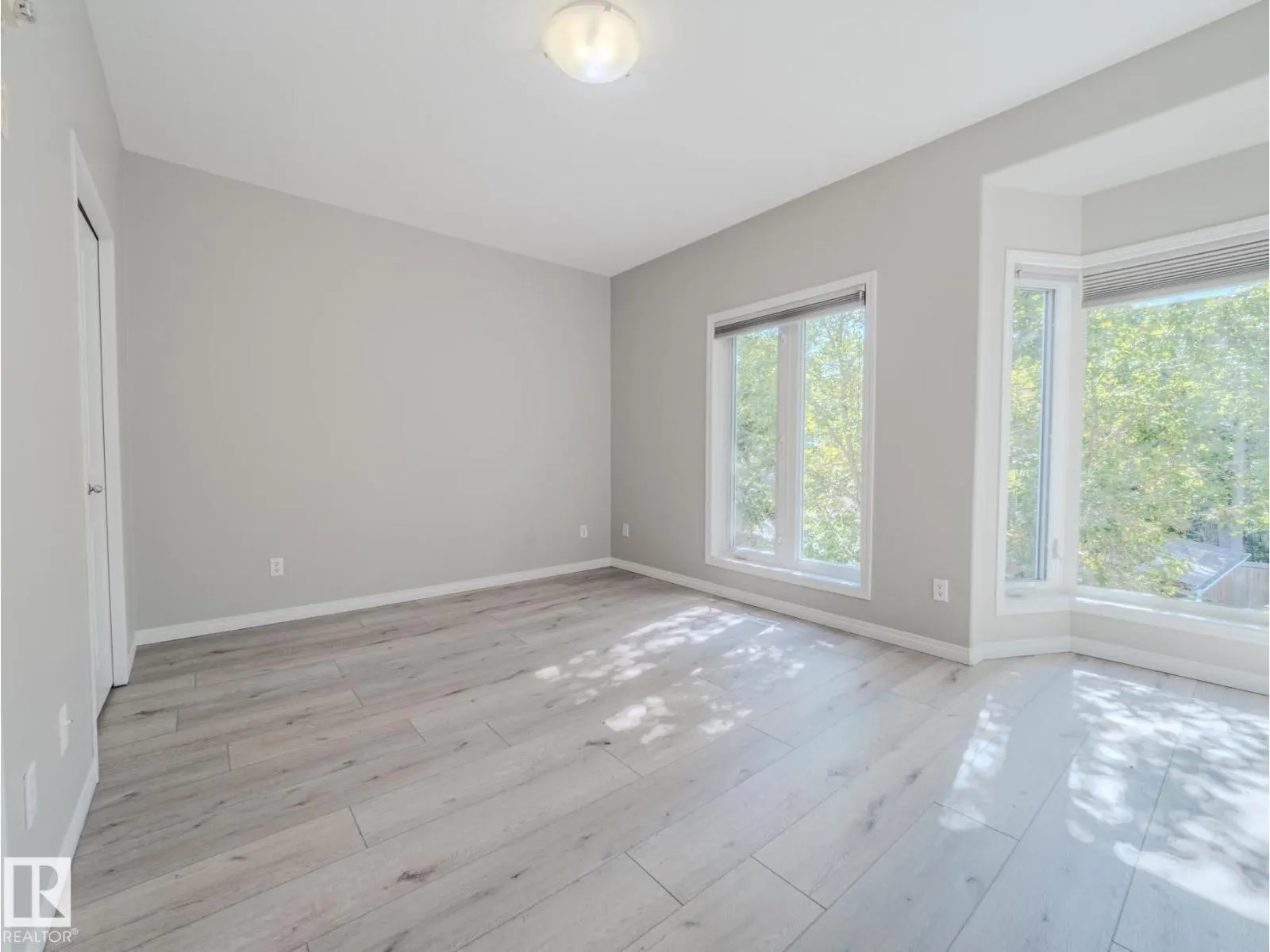 9767 93 ST NW