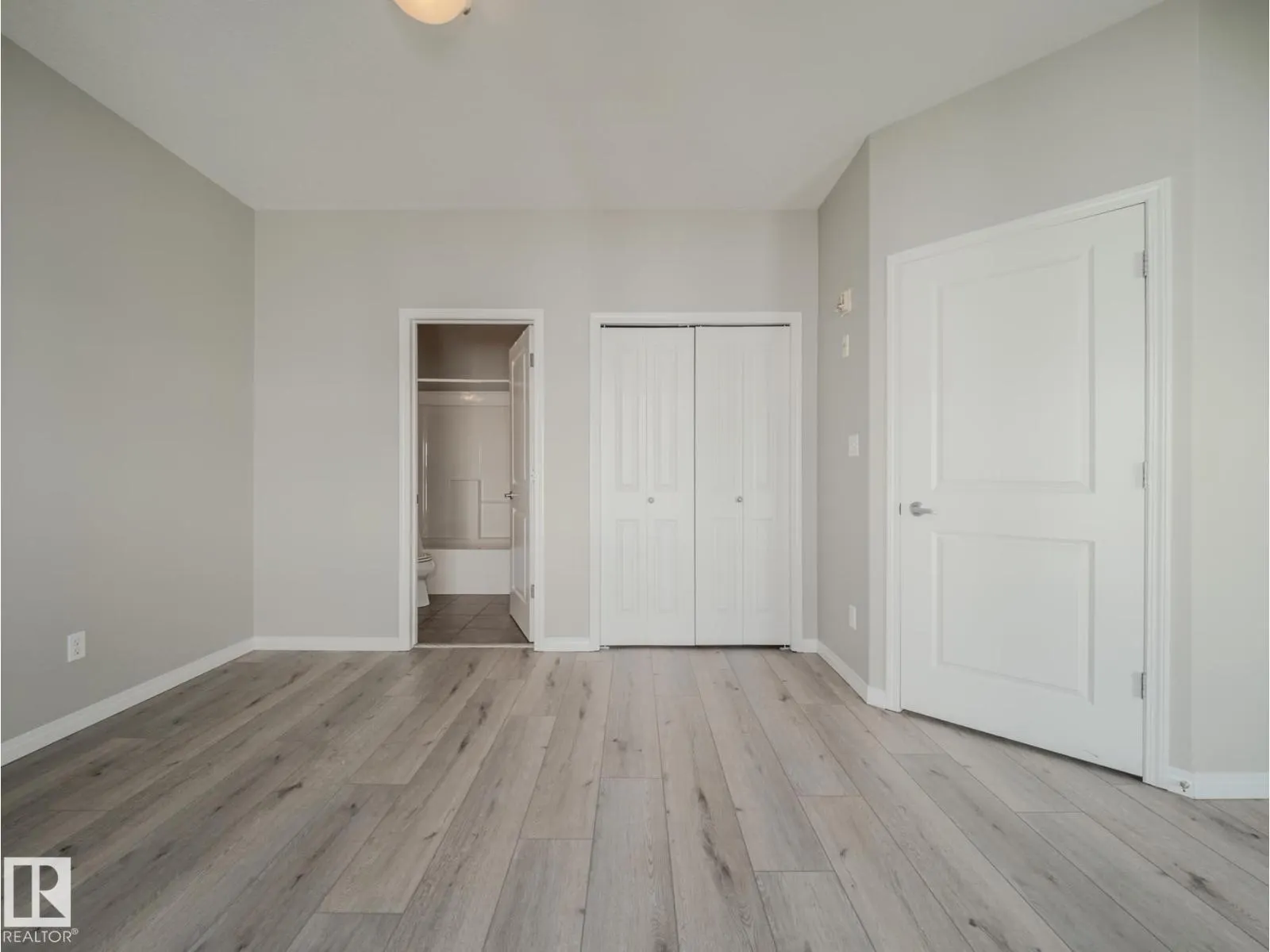 9767 93 ST NW