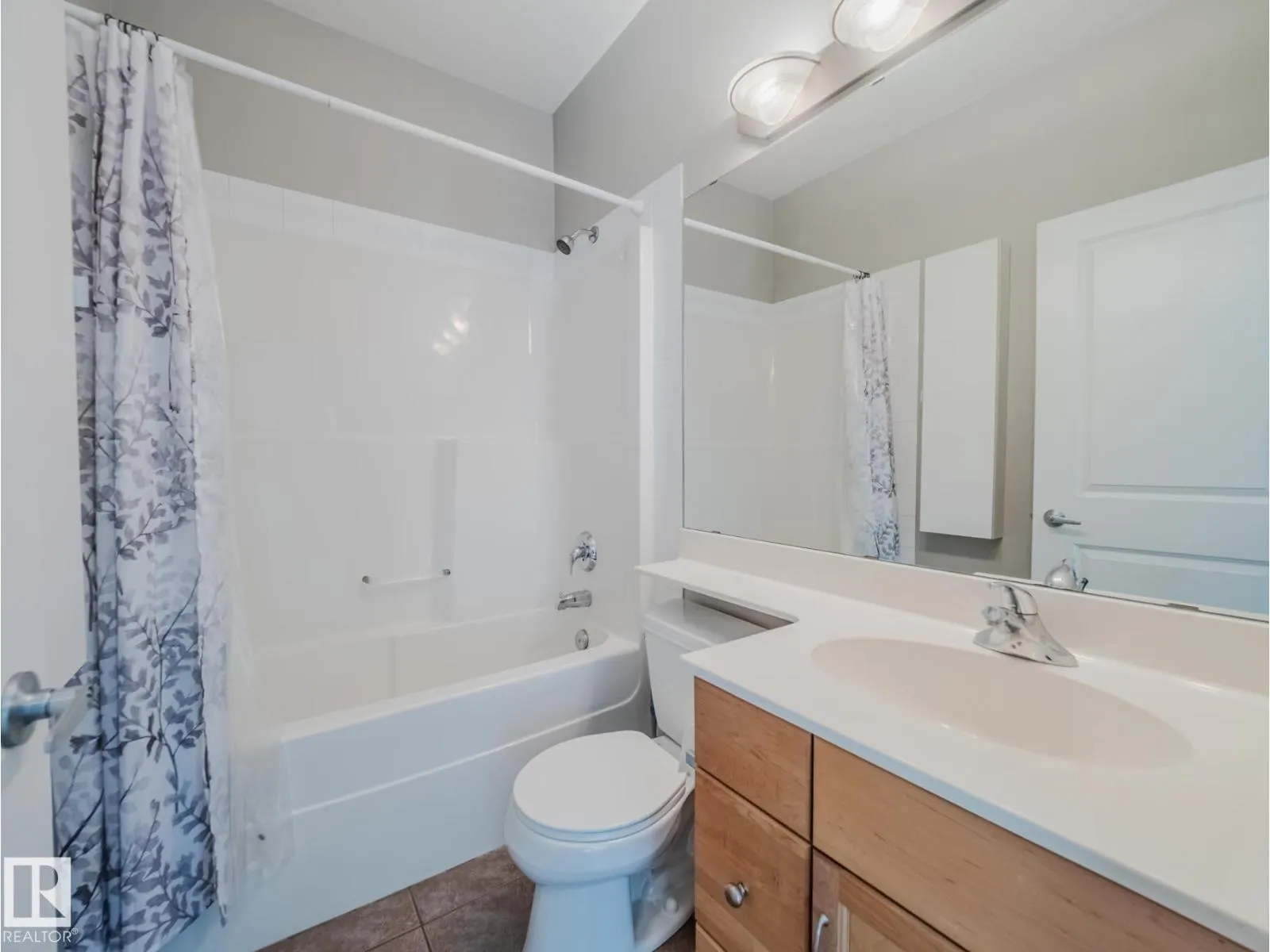 9767 93 ST NW
