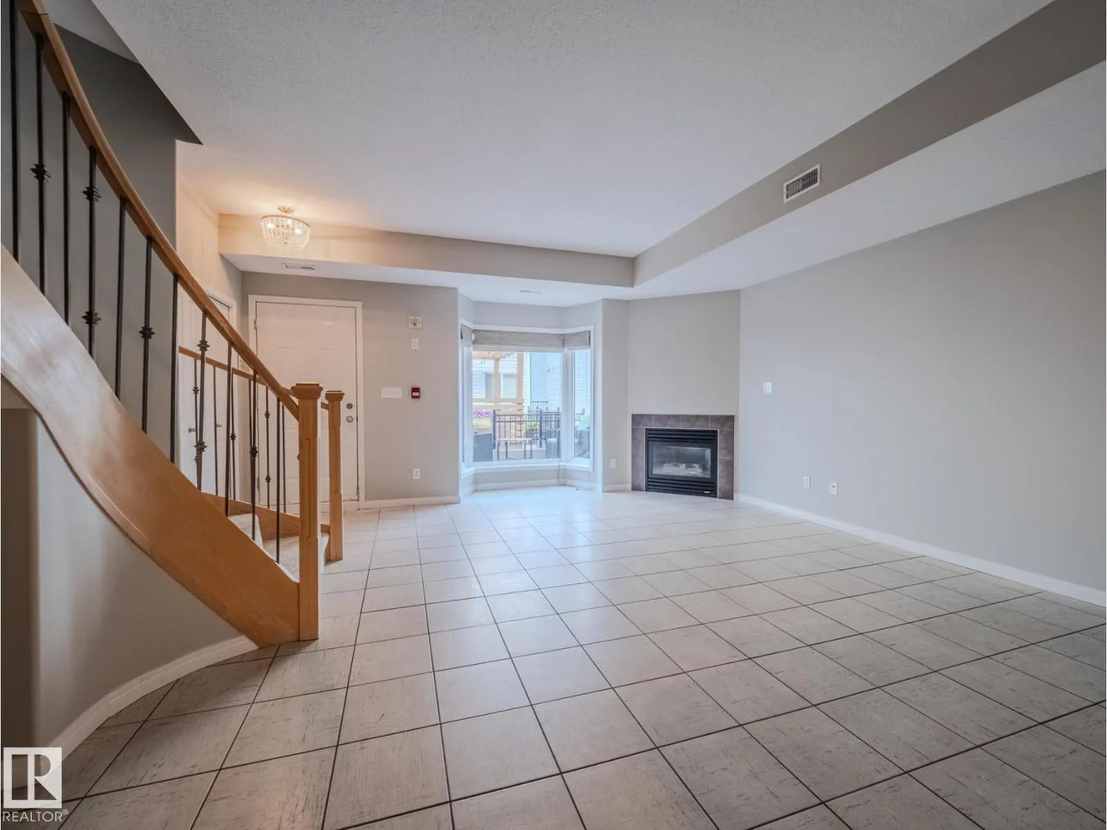 9767 93 ST NW