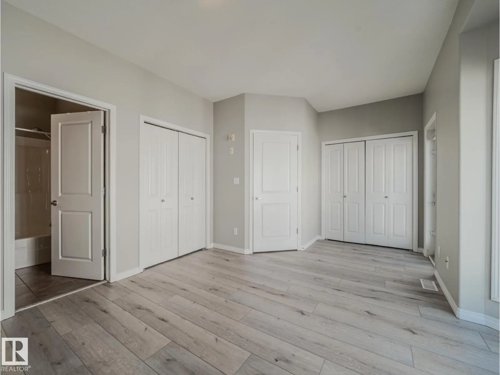 9767 93 ST NW