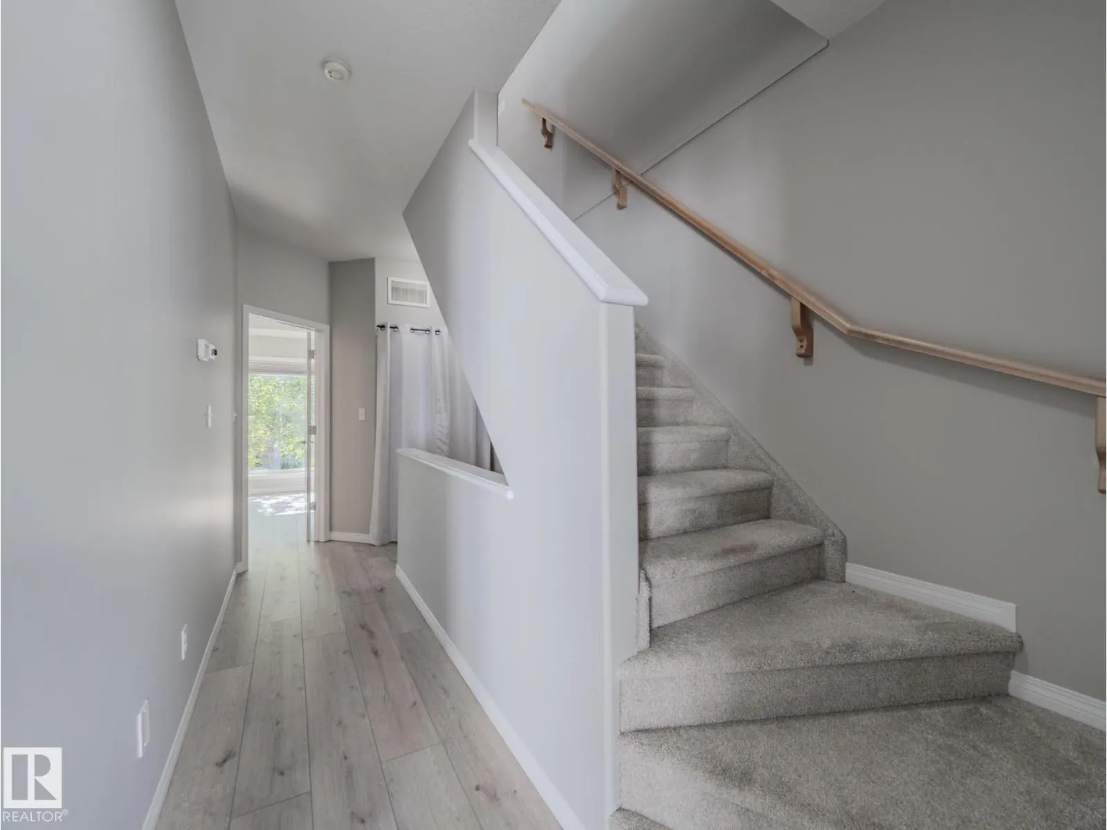 9767 93 ST NW