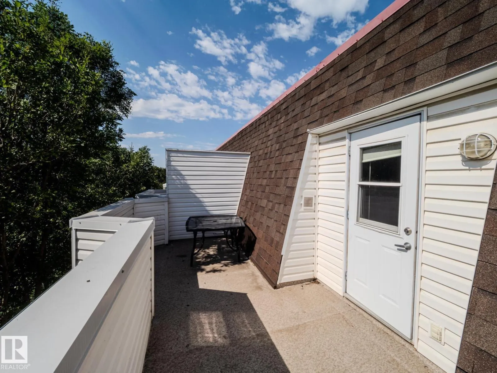 9767 93 ST NW