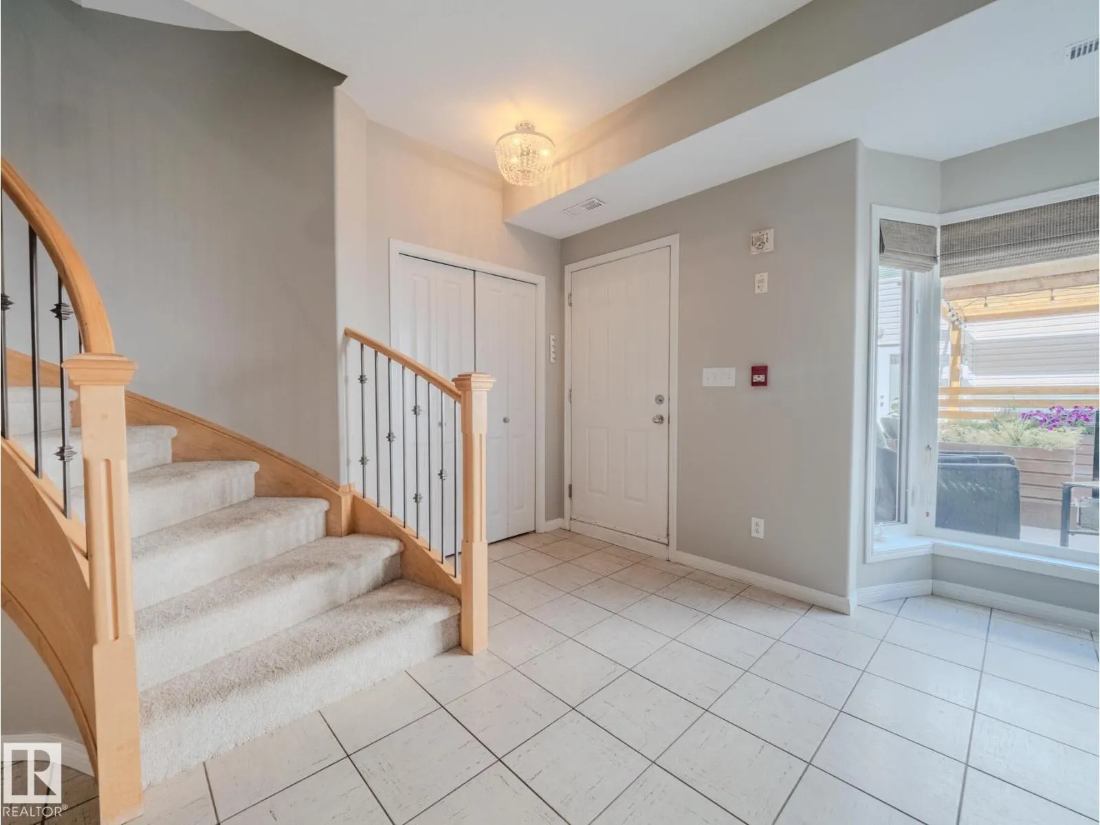 9767 93 ST NW