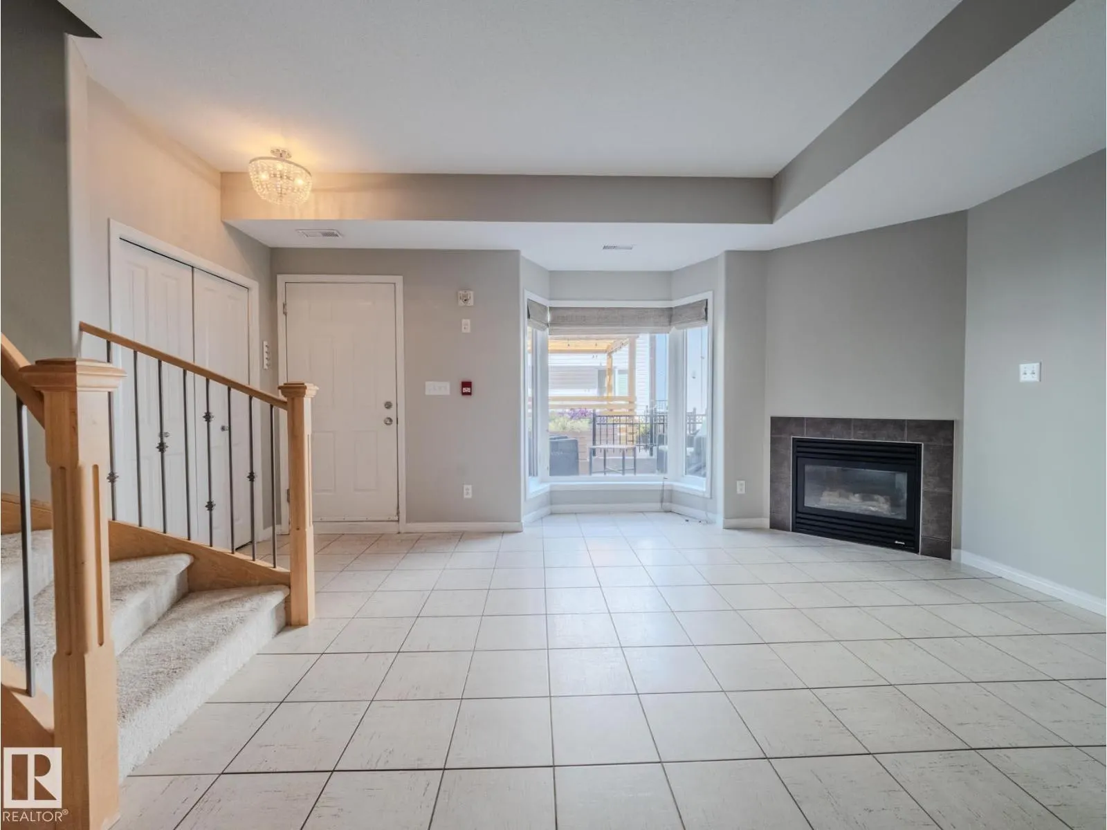 9767 93 ST NW