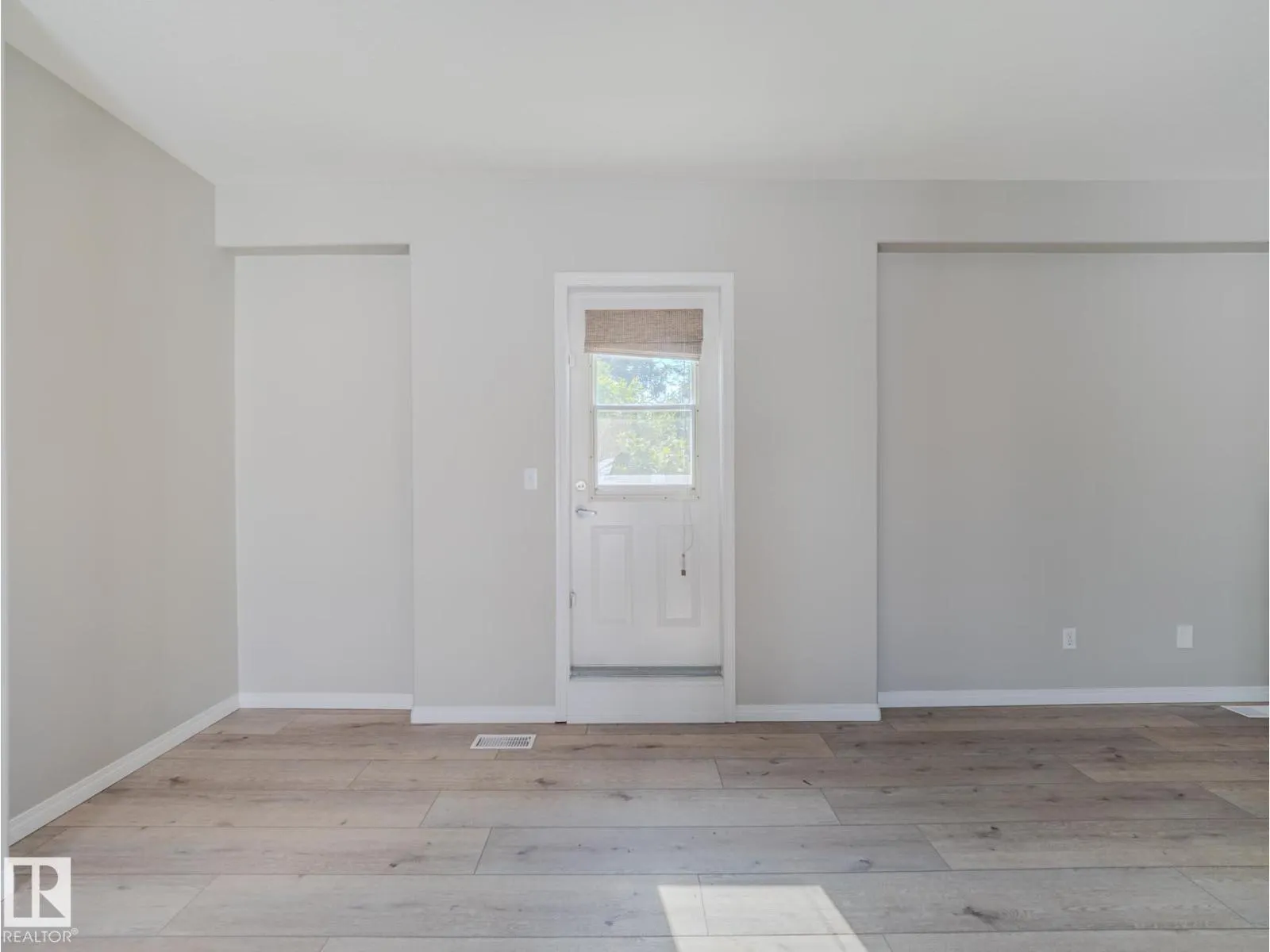 9767 93 ST NW