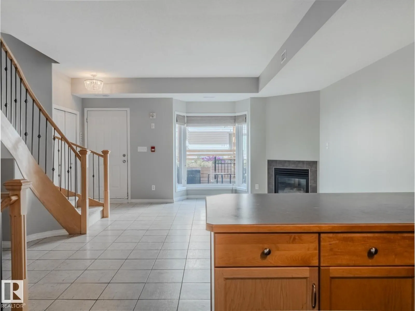9767 93 ST NW