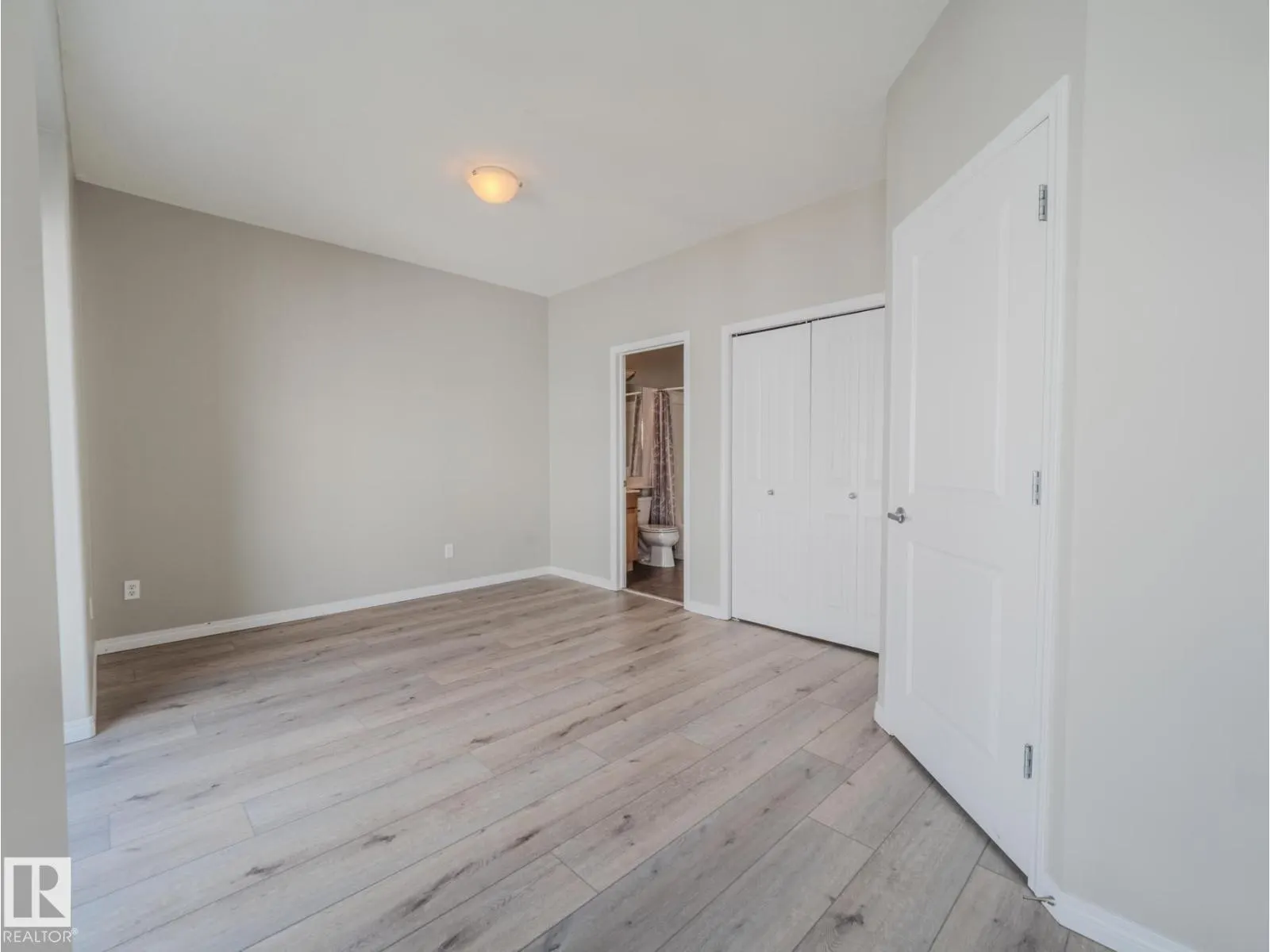 9767 93 ST NW