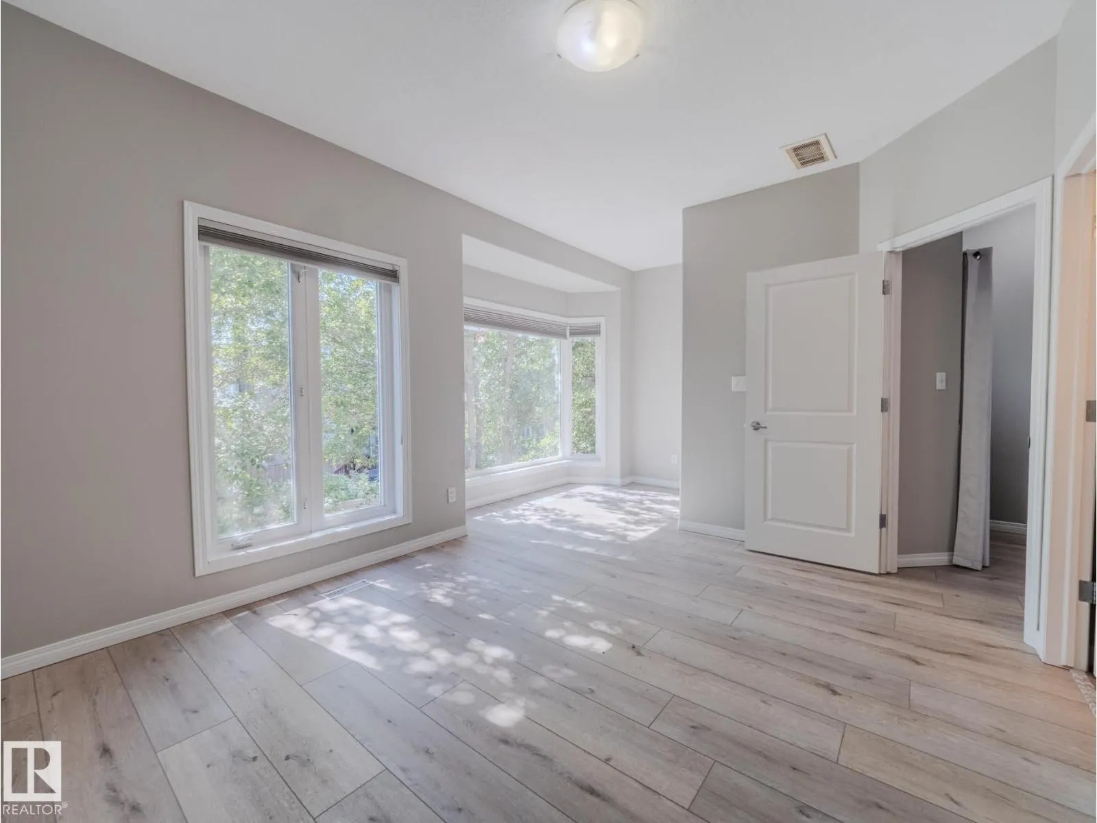 9767 93 ST NW