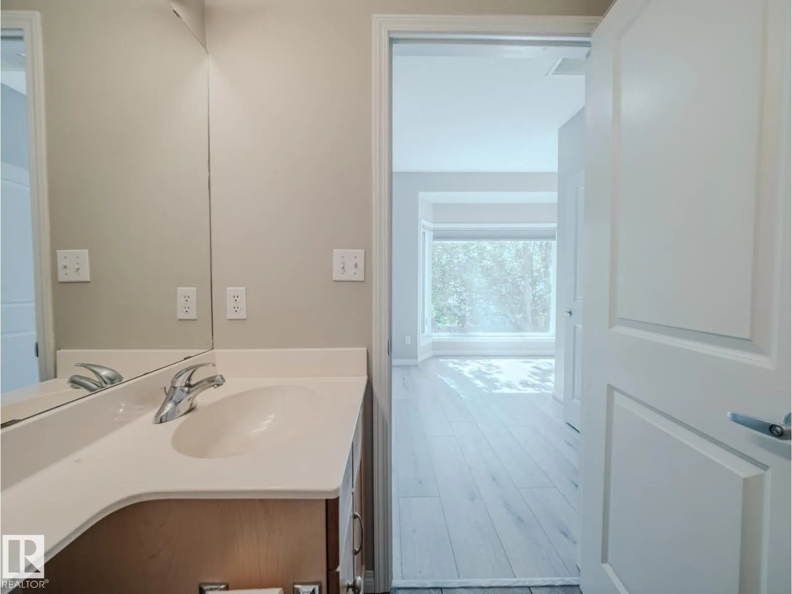 9767 93 ST NW