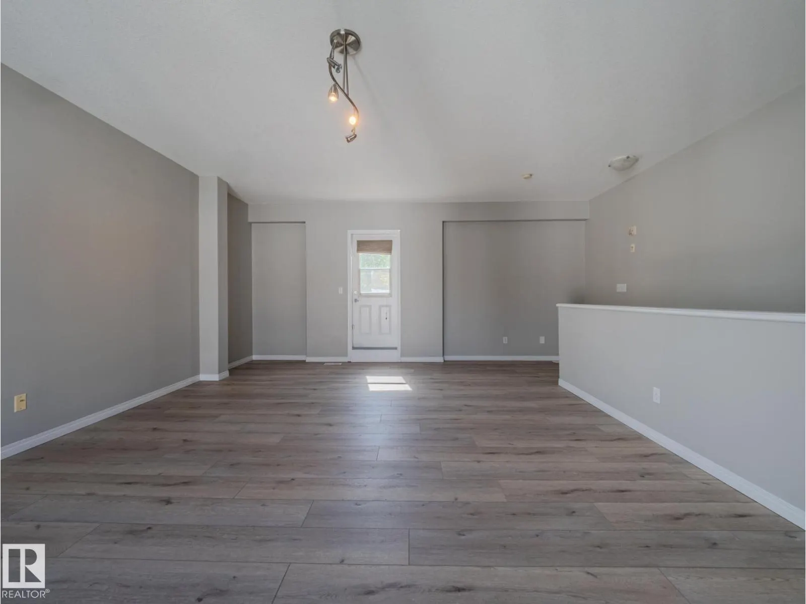 9767 93 ST NW
