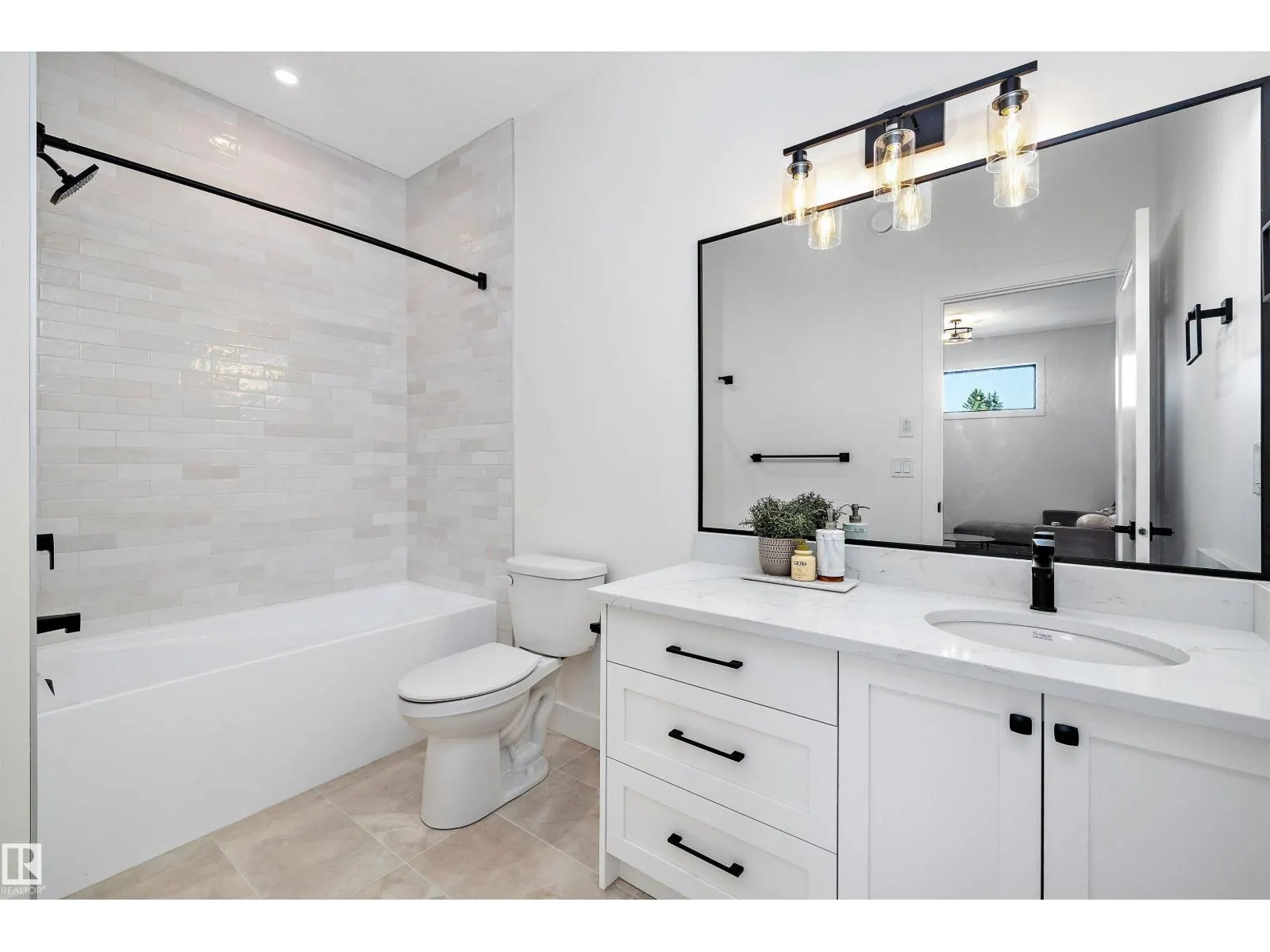 14711 88 AV NW