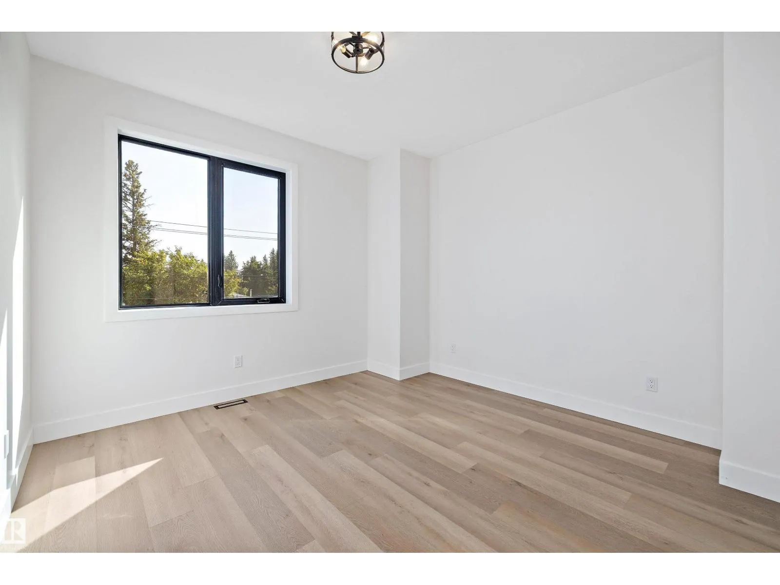 14711 88 AV NW