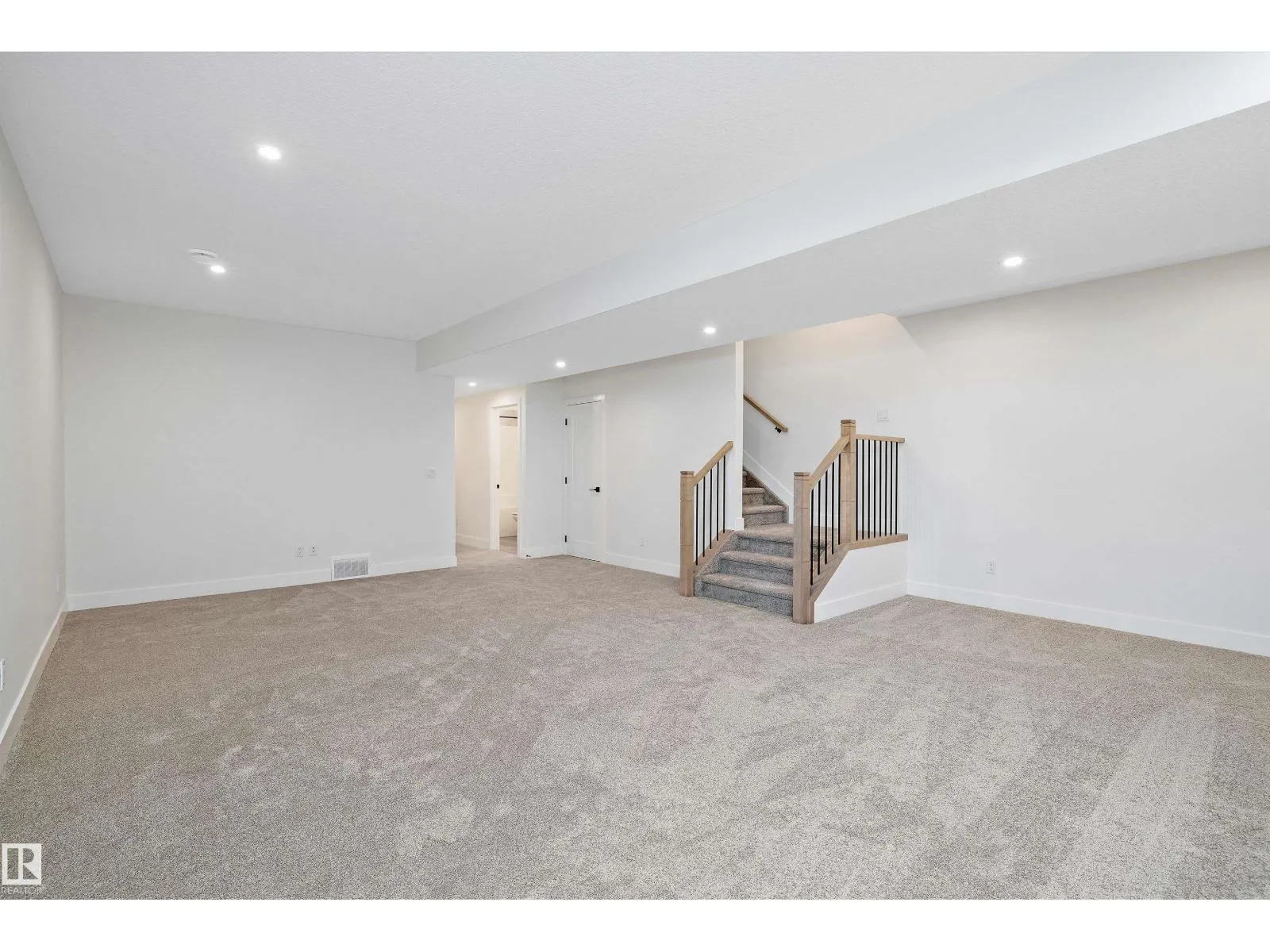 14711 88 AV NW