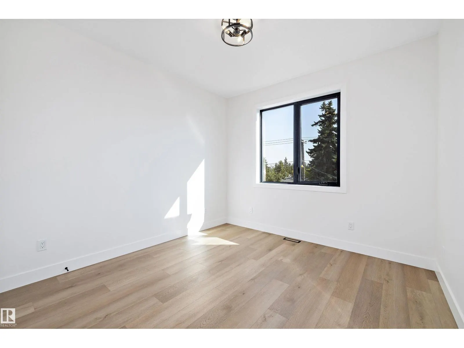 14711 88 AV NW