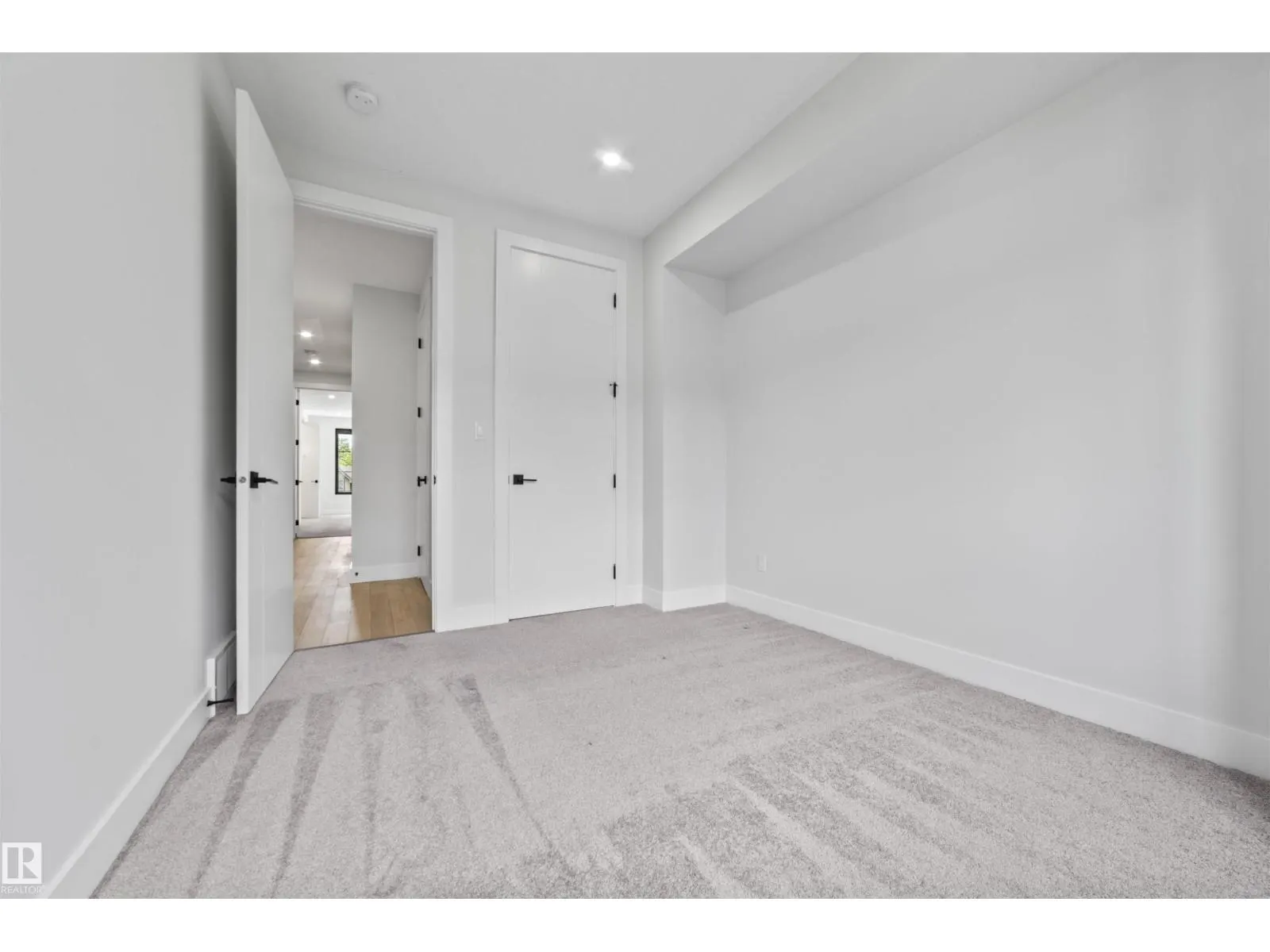 10537 136 ST NW NW