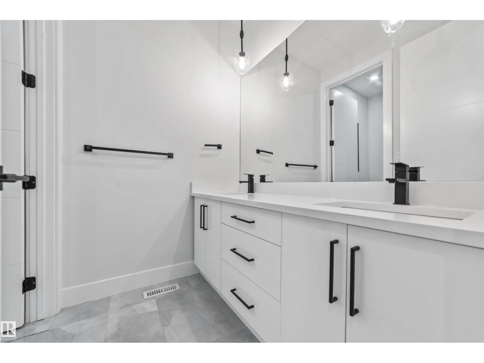 10537 136 ST NW NW