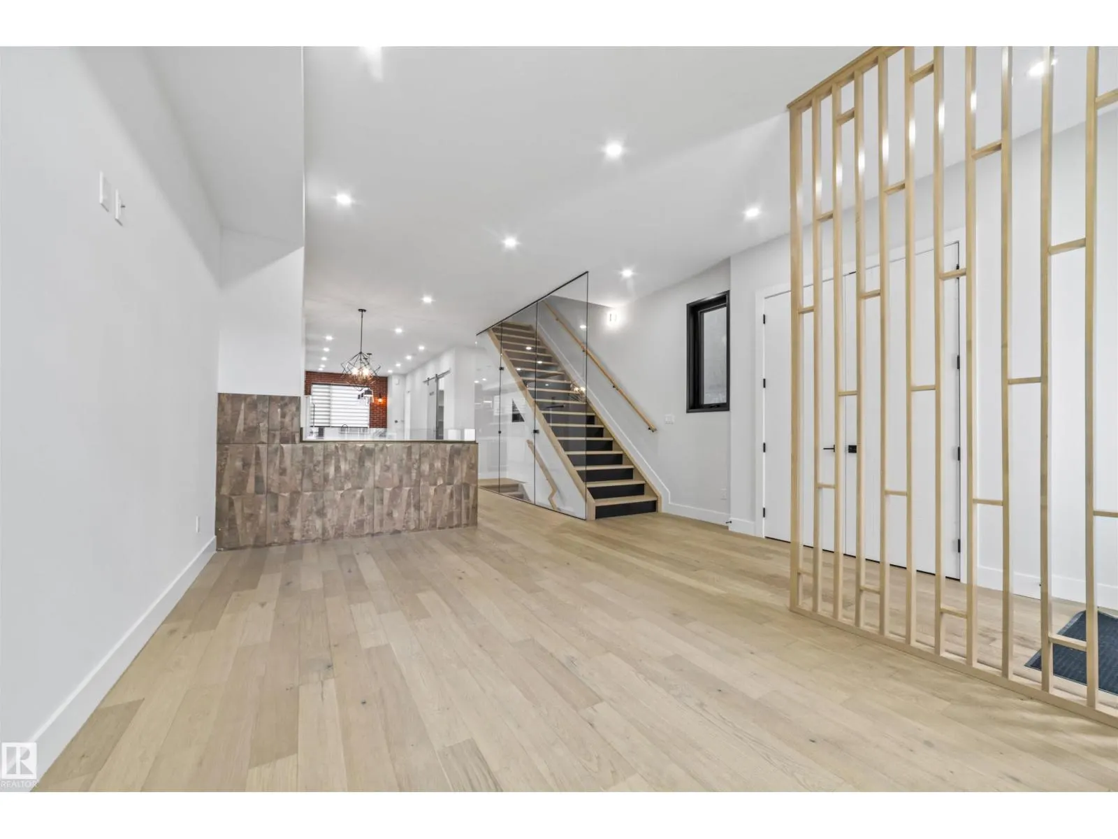10537 136 ST NW NW