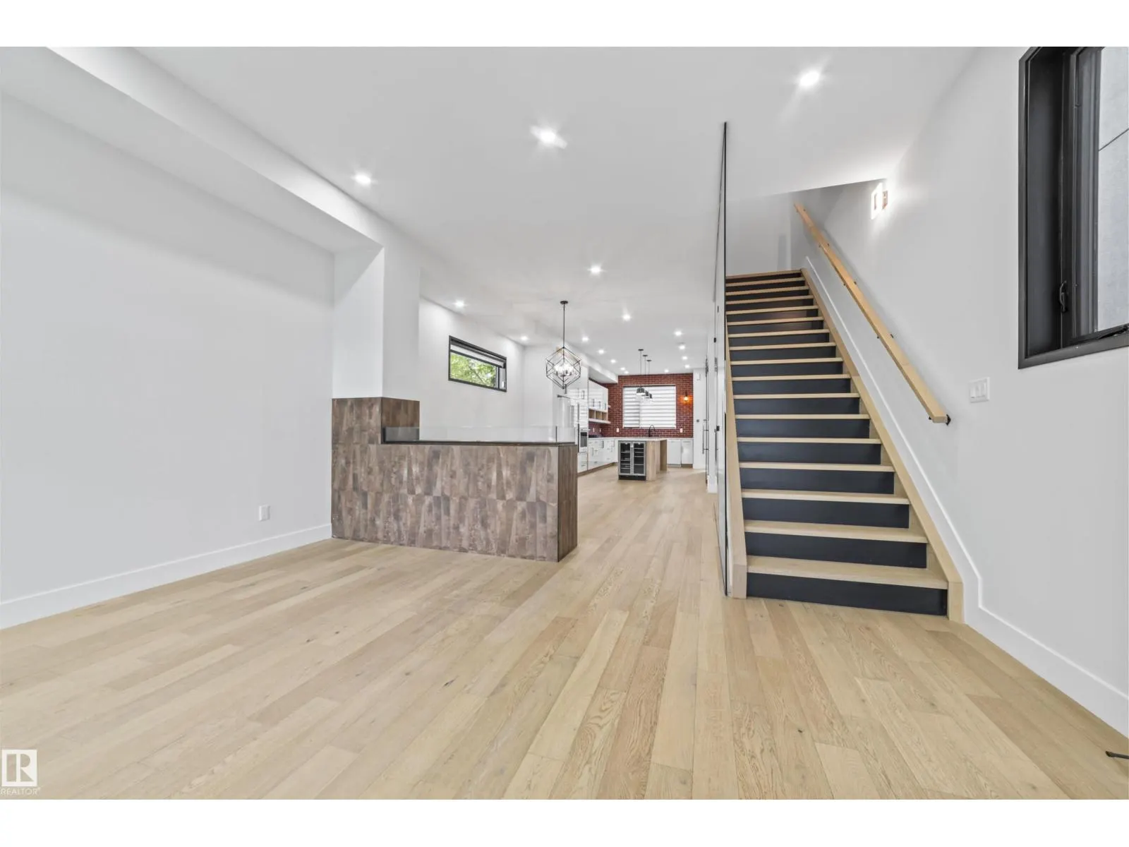 10537 136 ST NW NW