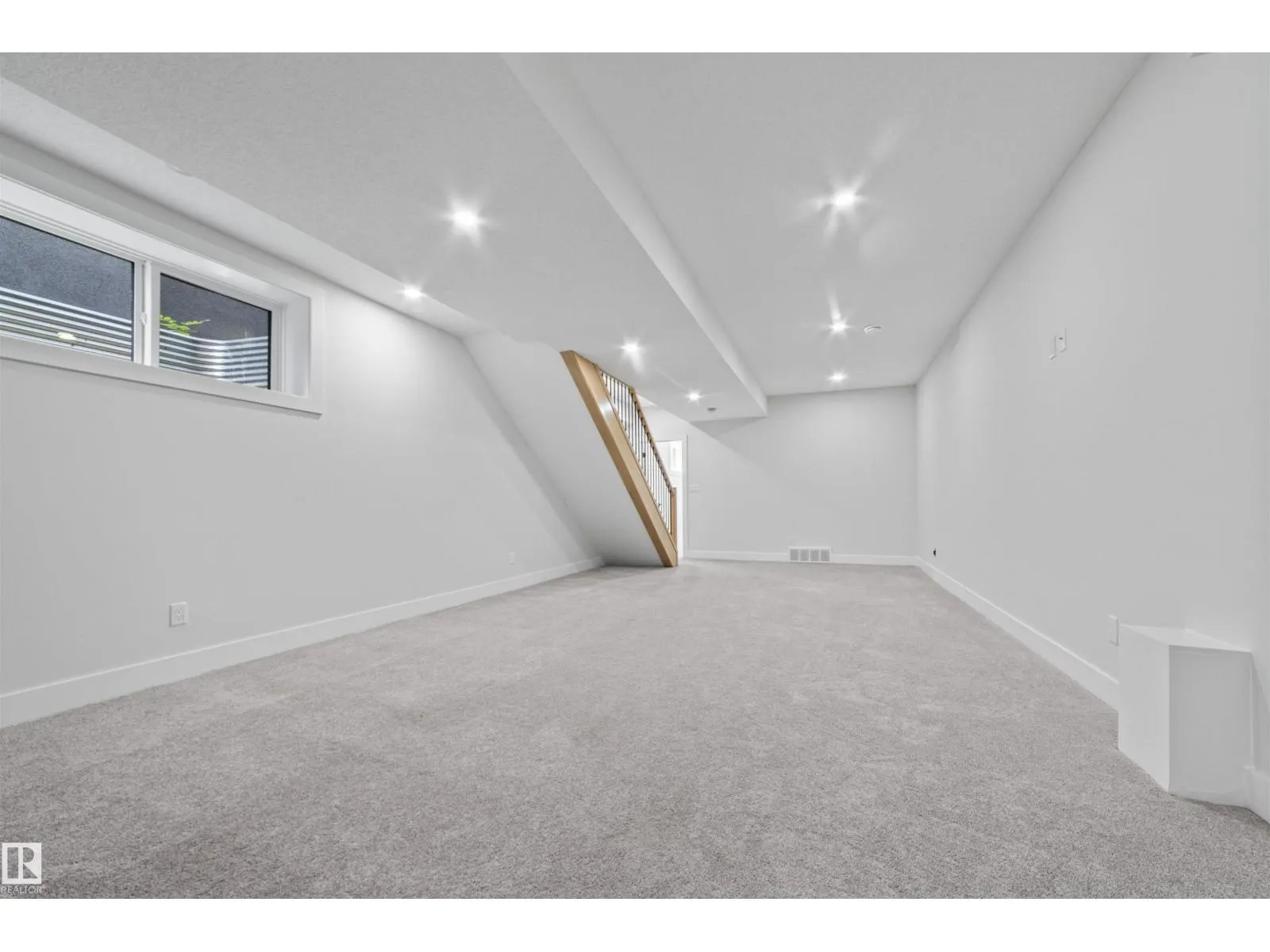 10537 136 ST NW NW