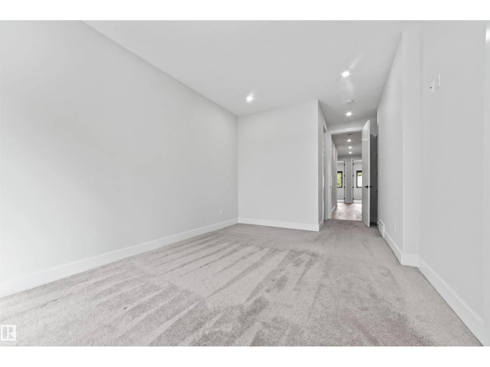 10537 136 ST NW NW