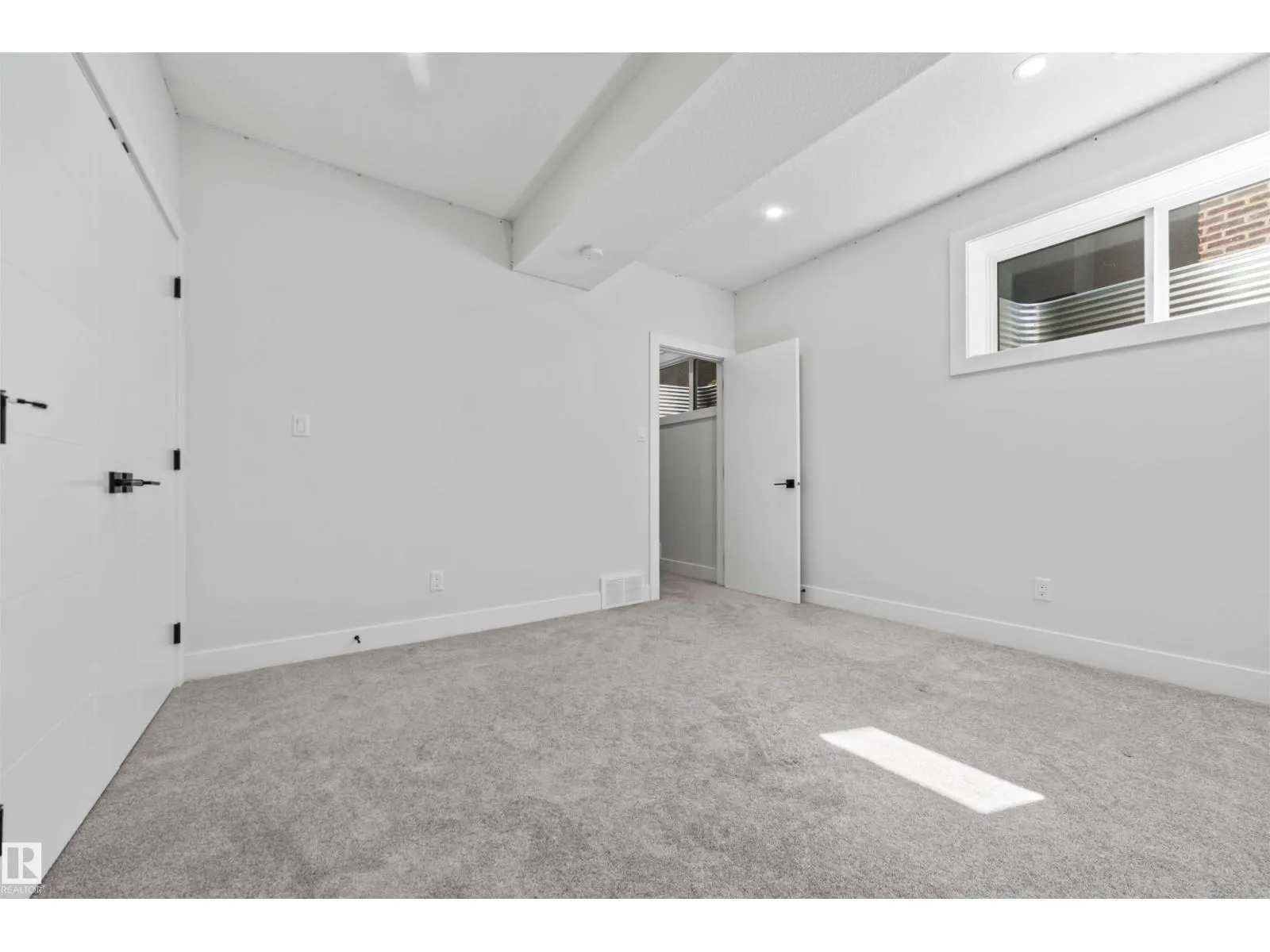 10537 136 ST NW NW