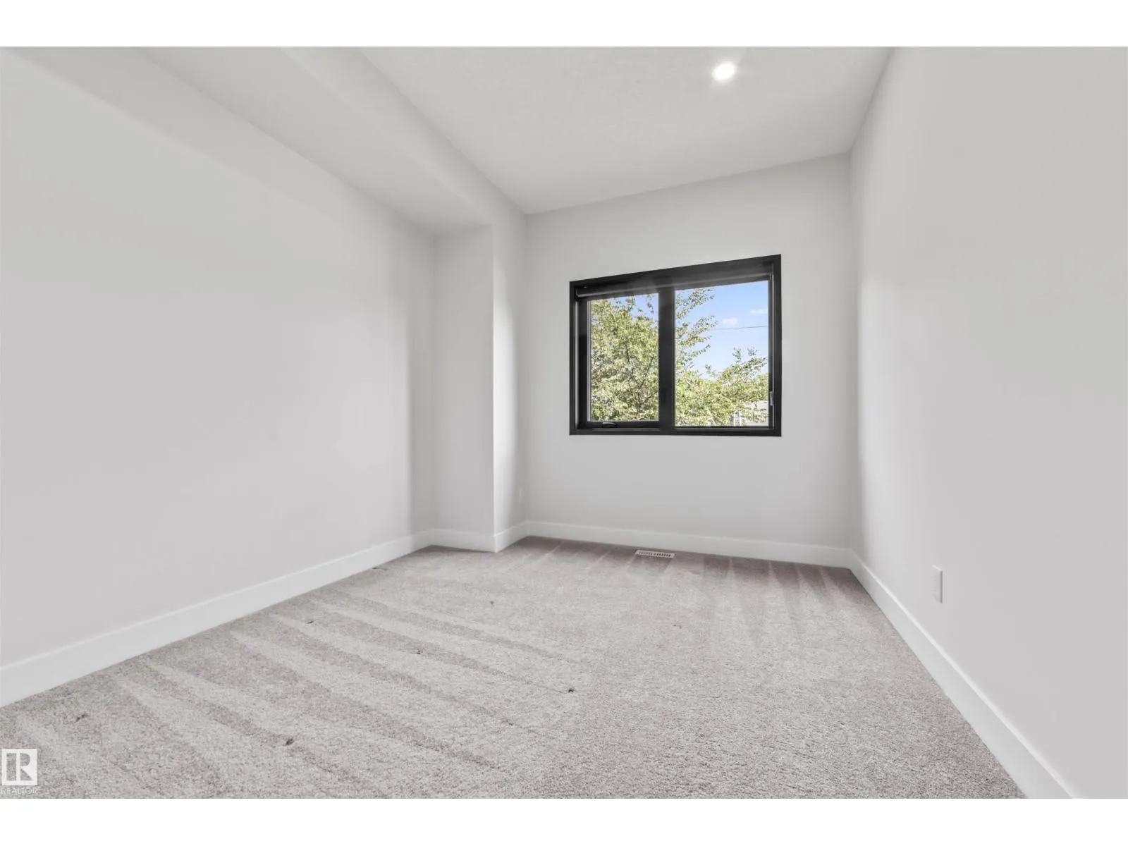 10537 136 ST NW NW