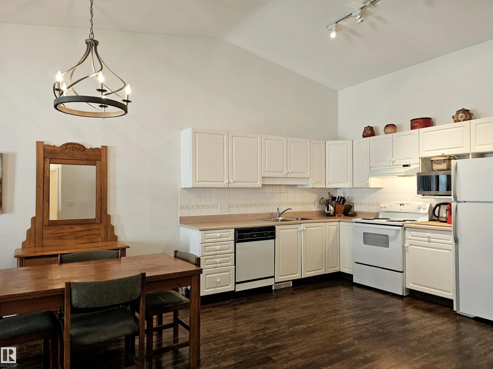 #103 4408 37 ST