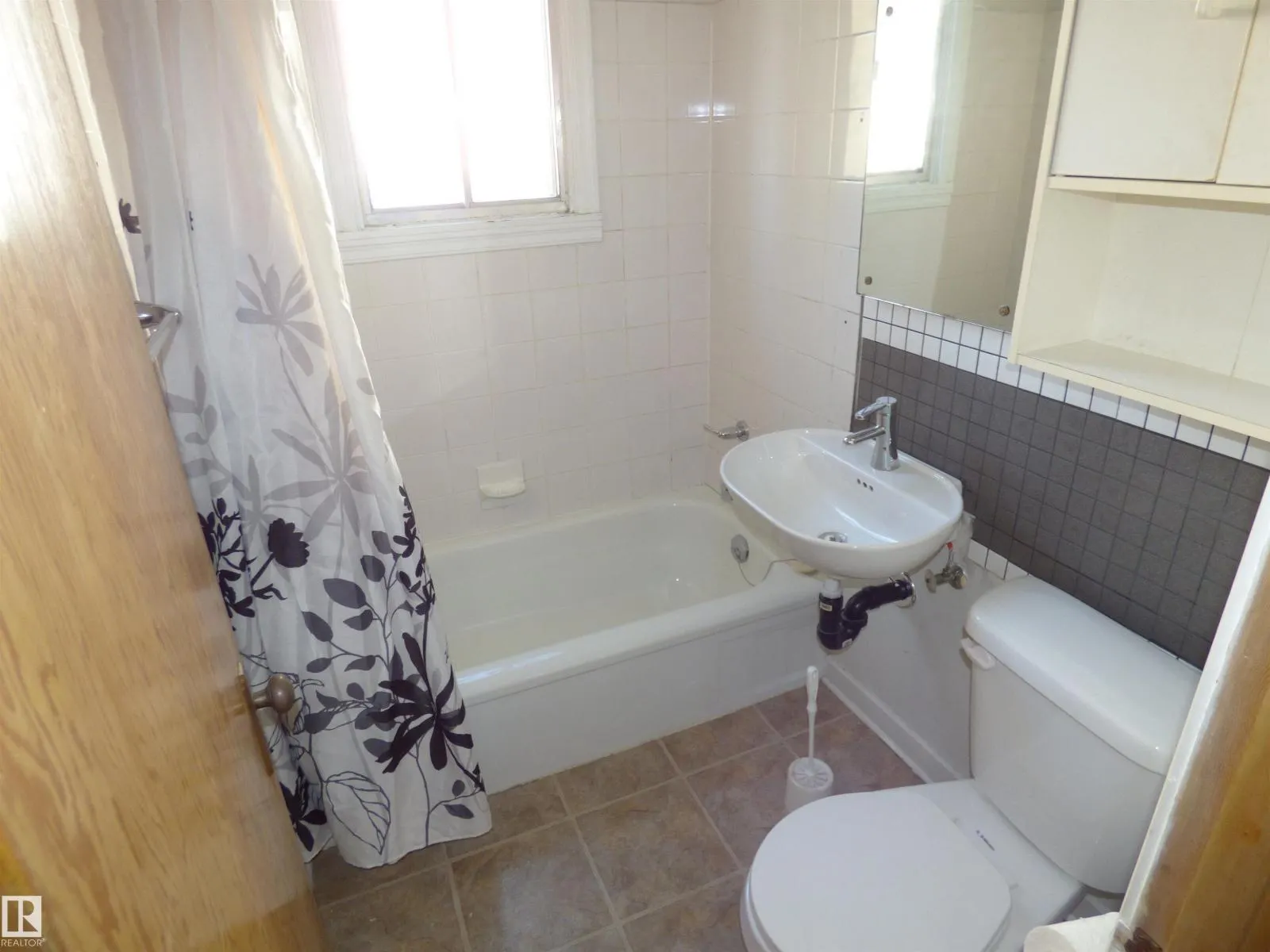 11206 104 ST NW
